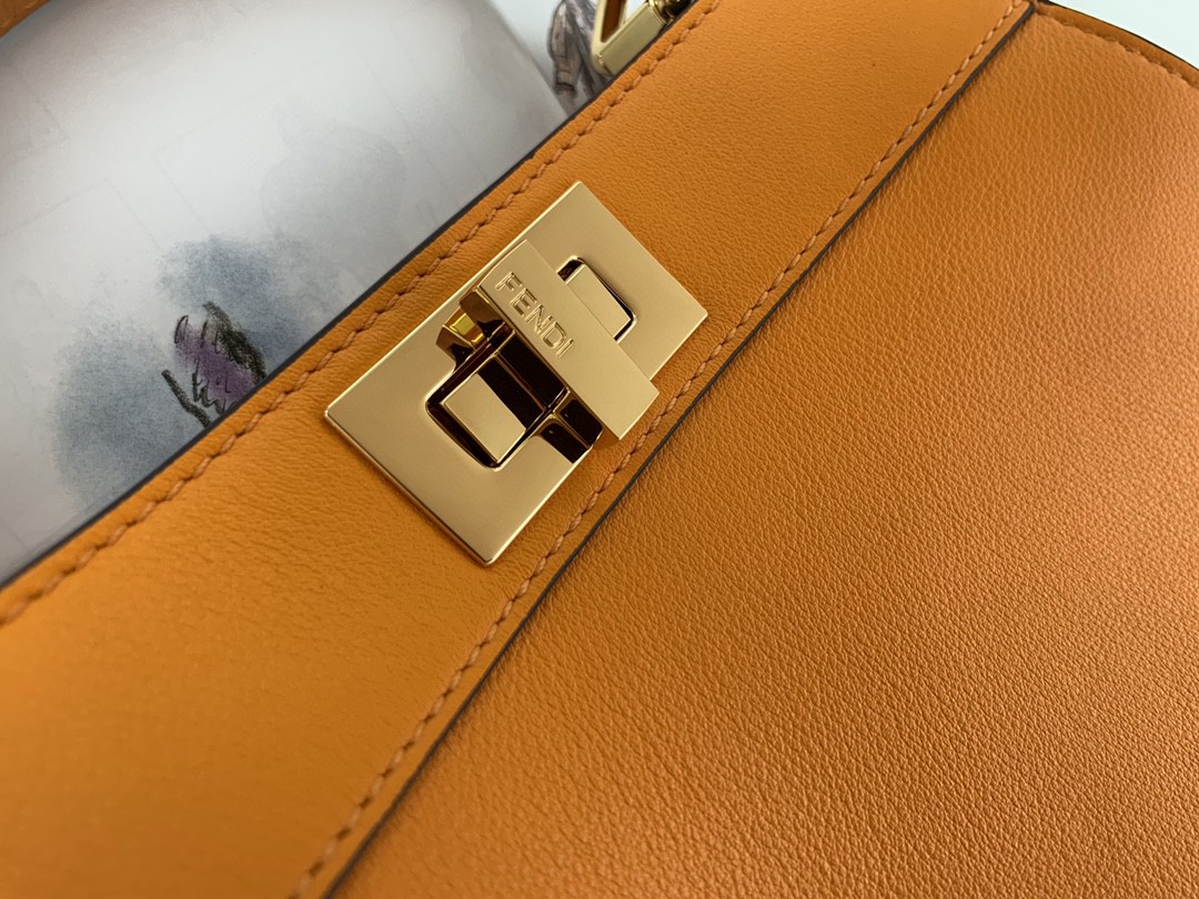 【￥1920】现货 最新 peekaboo ISeeU 手袋 橘色 27cm. 8839