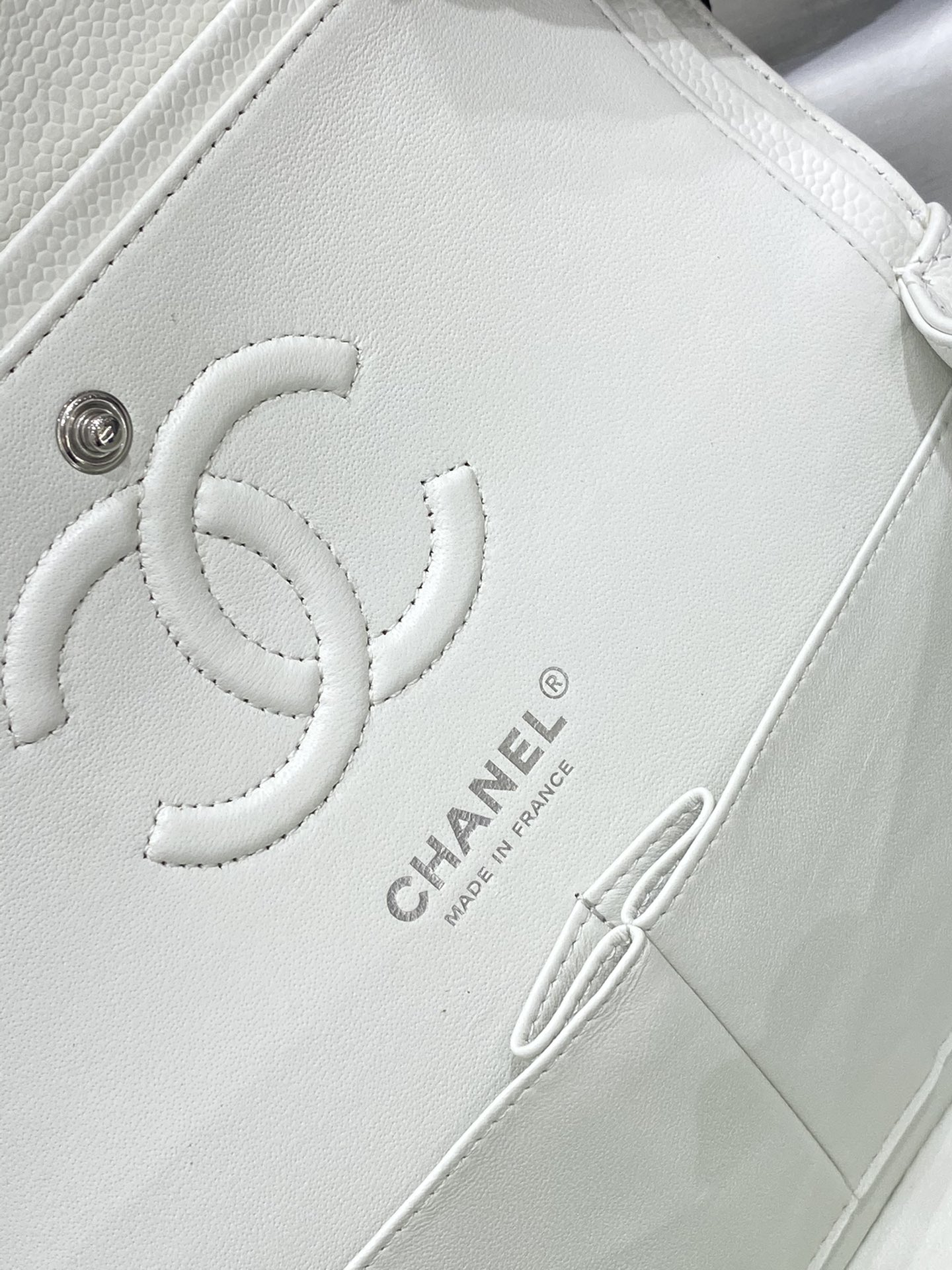 现货  升级版带芯片【真品级】Chanel CF 23cm  热卖色️白色+亮银扣  法国原厂Haas球纹鱼子酱牛皮 23