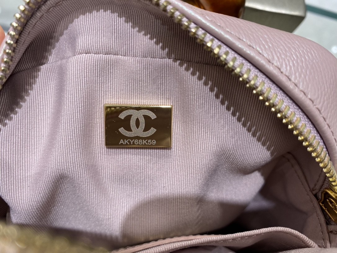 ｛真品级｝Chanel  子弹壳竖版相机包粉色 ～经典的菱格荔枝纹牛皮～粉色 复古沙金 16*12*6cm