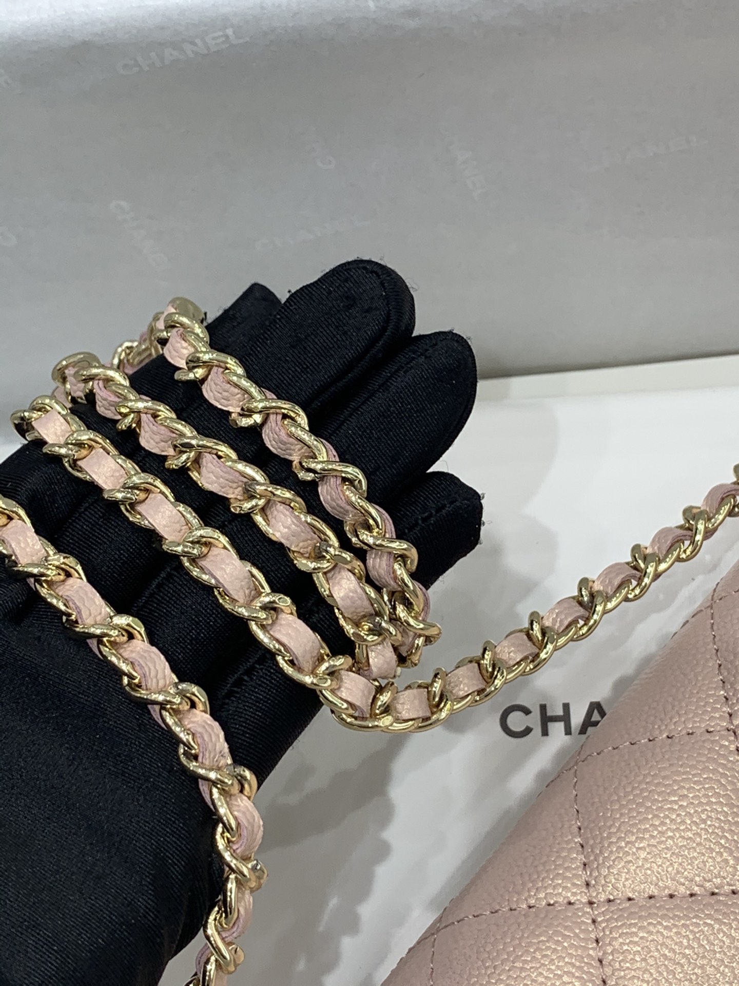 【按扣版】 Chanel Woc 新款变色woc 珠光皮 不同光线变换出炫彩 19.5-13-3.5cm