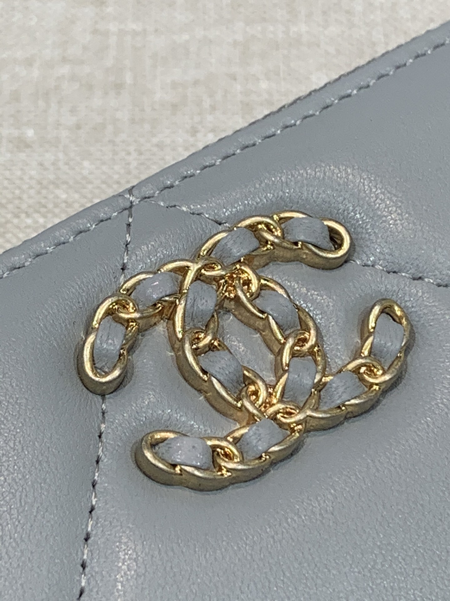 Chanel 19系列 长款钱夹【拉链款】  高品质   19系列标志性大菱格设计 皮穿链大双C