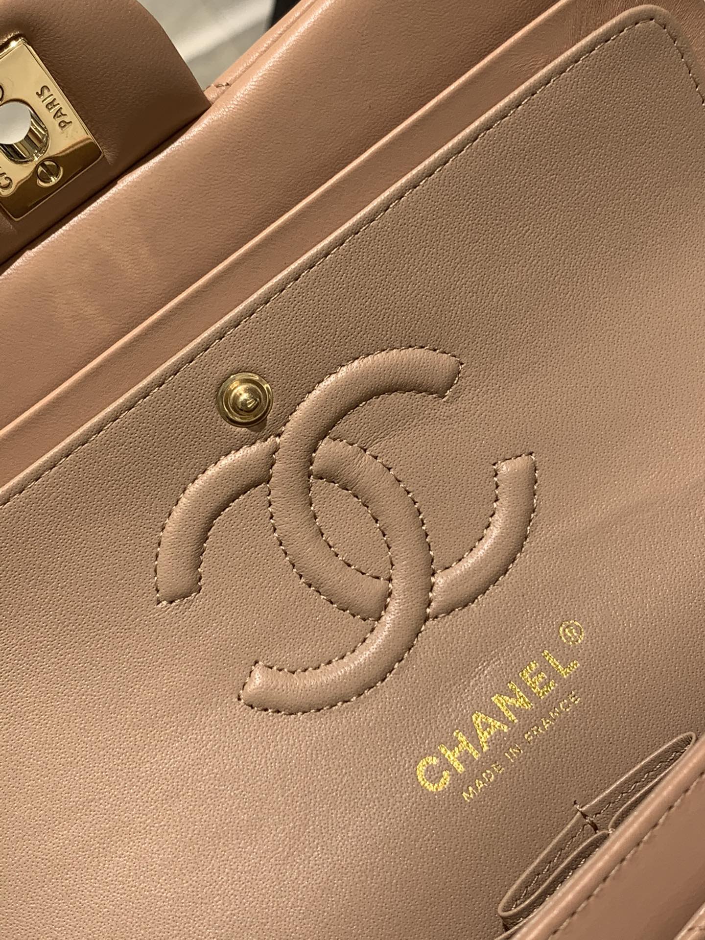 现货  真品级 Chanel CF 23cm  原厂bodin joyeux 羔羊皮  经典永远百搭 奶茶色～浅金扣