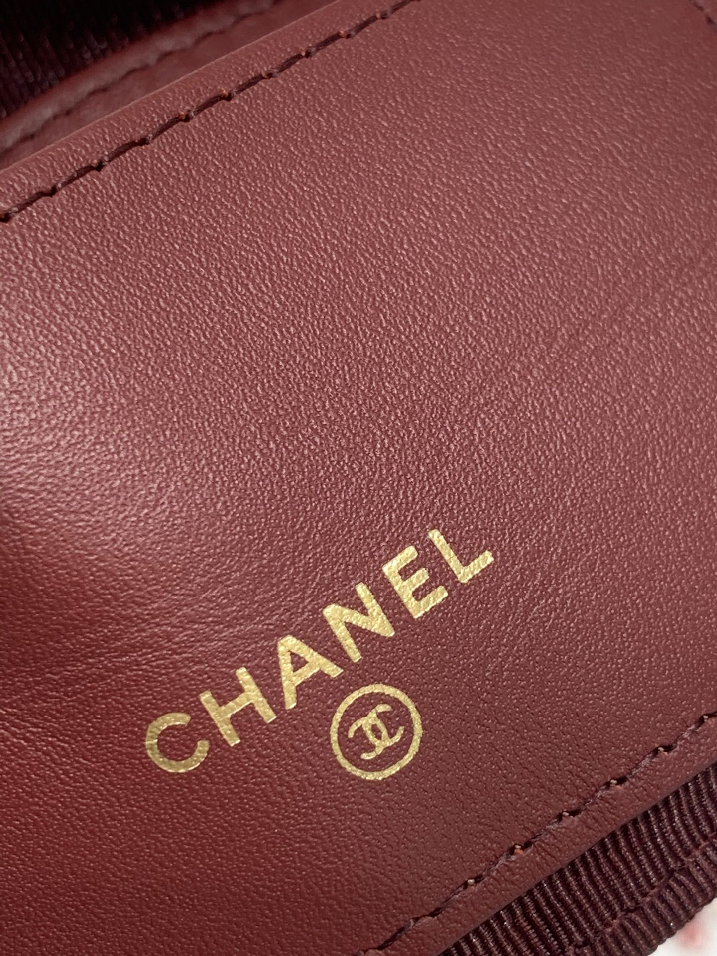 Chanel→零钱包 拉牌是双C标志性logo 全套包装 14-11-1 酒红鱼子酱牛皮 金扣