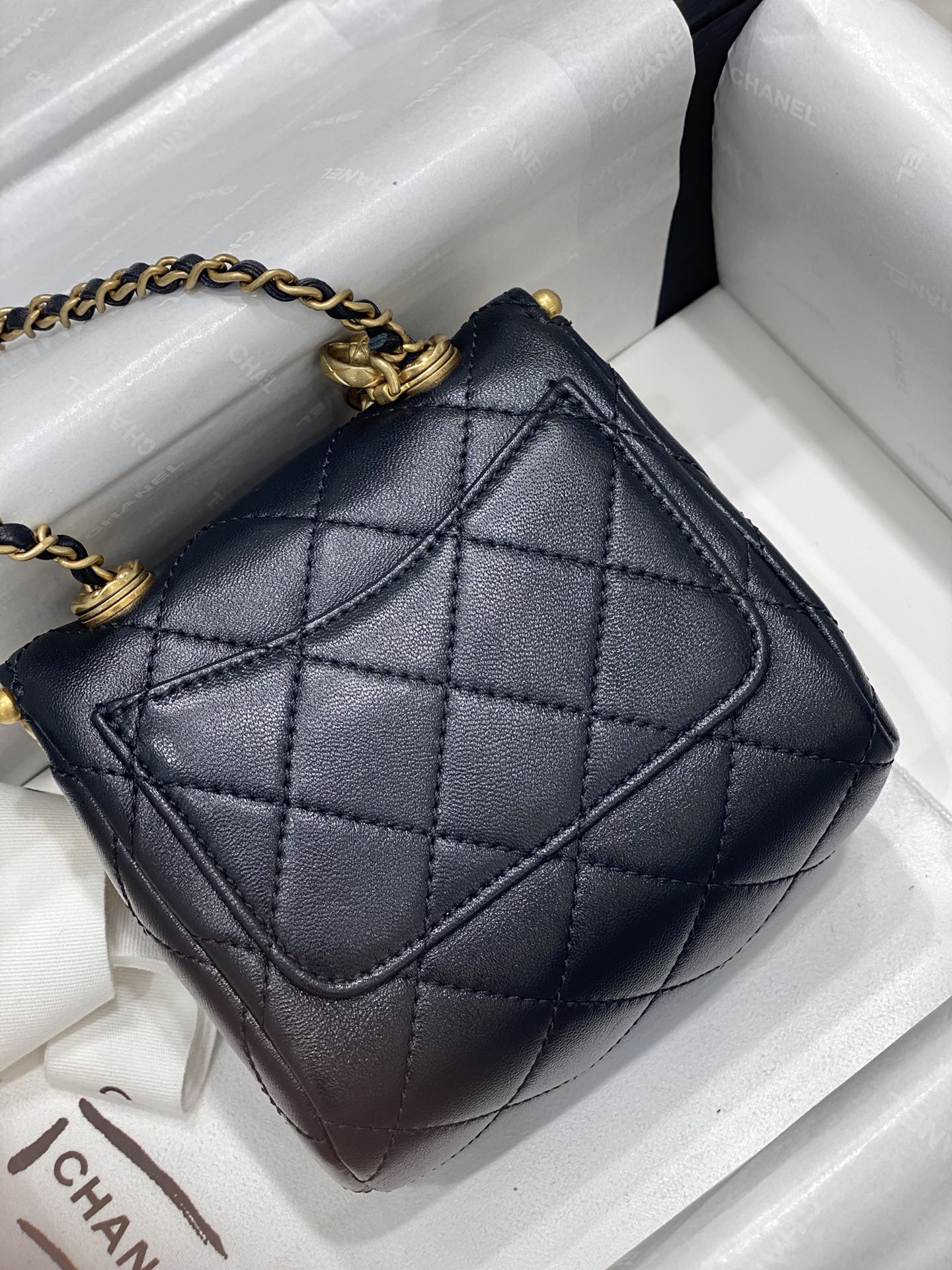 早秋高级系列 →kiss lock bag 小号 搭扣包 黑金 皮质：小羊皮 内里土豪金 尺寸：11/14/7