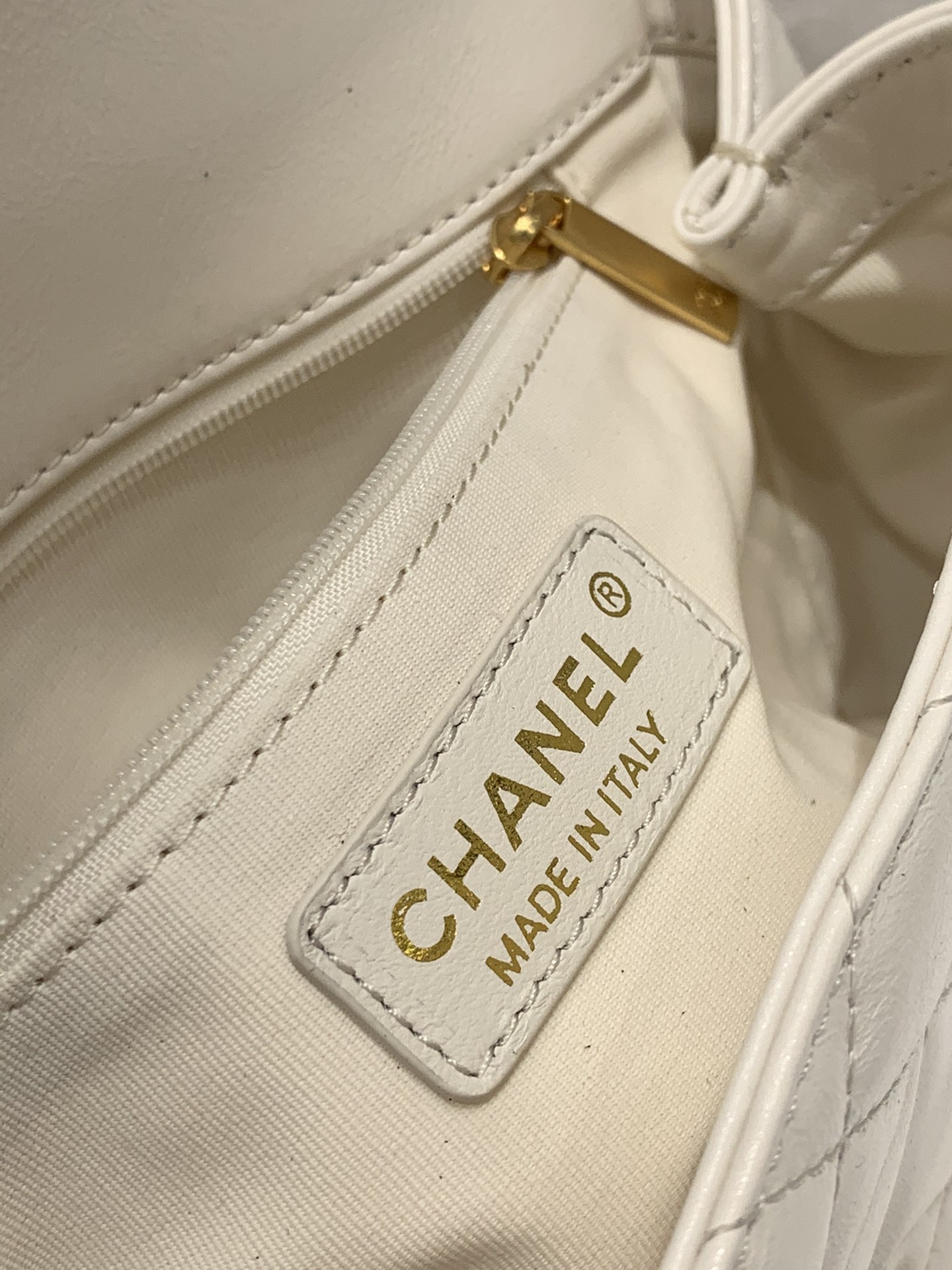 Chanel 2022cc 早春度假系列 全球抢爆走秀款珍珠包 大号 珍珠双C logo 原厂小牛皮 23x7.5x15.5cm