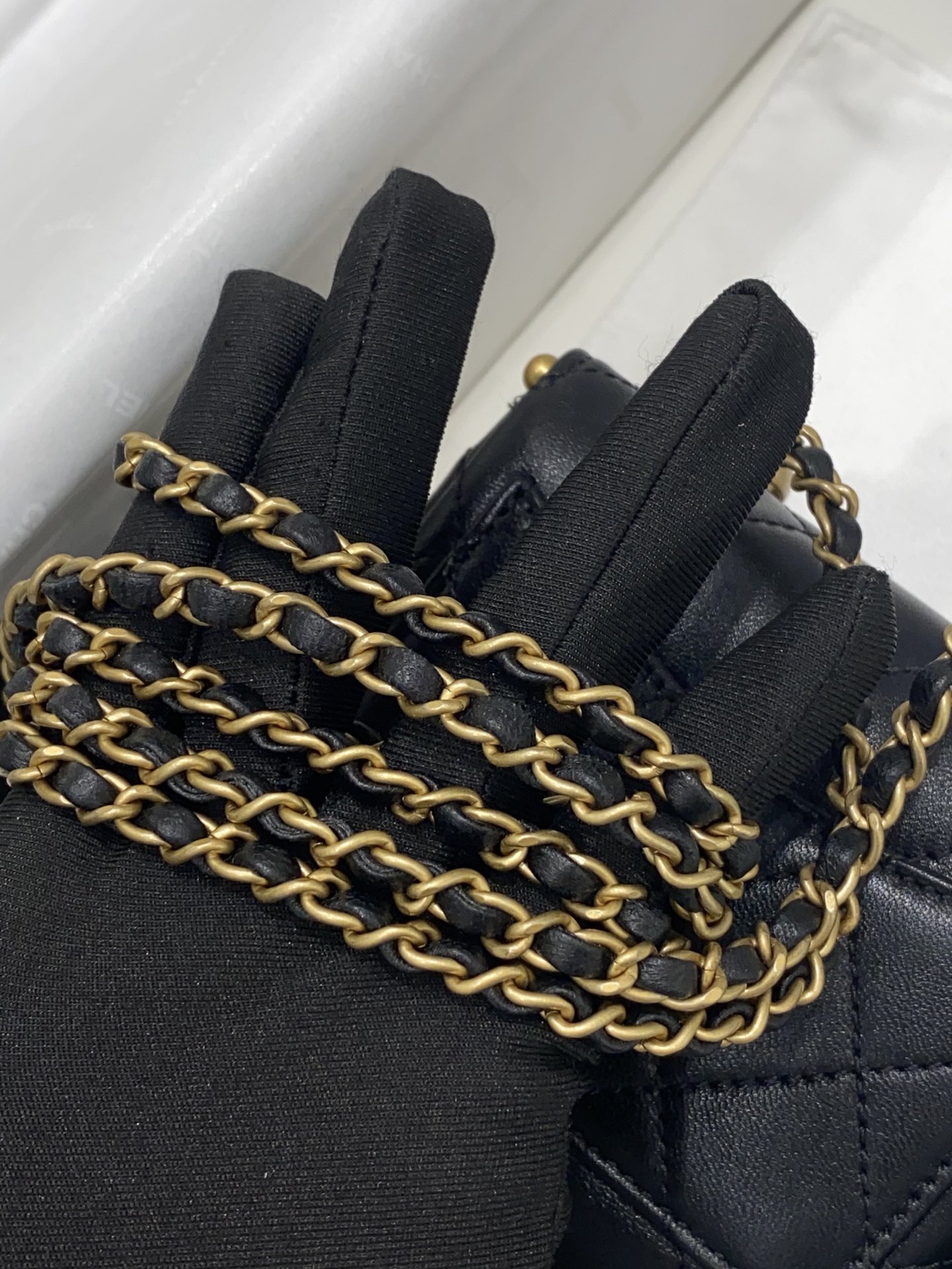 早秋高级系列 →kiss lock bag 小号 搭扣包 黑金 皮质：小羊皮 内里土豪金 尺寸：11/14/7