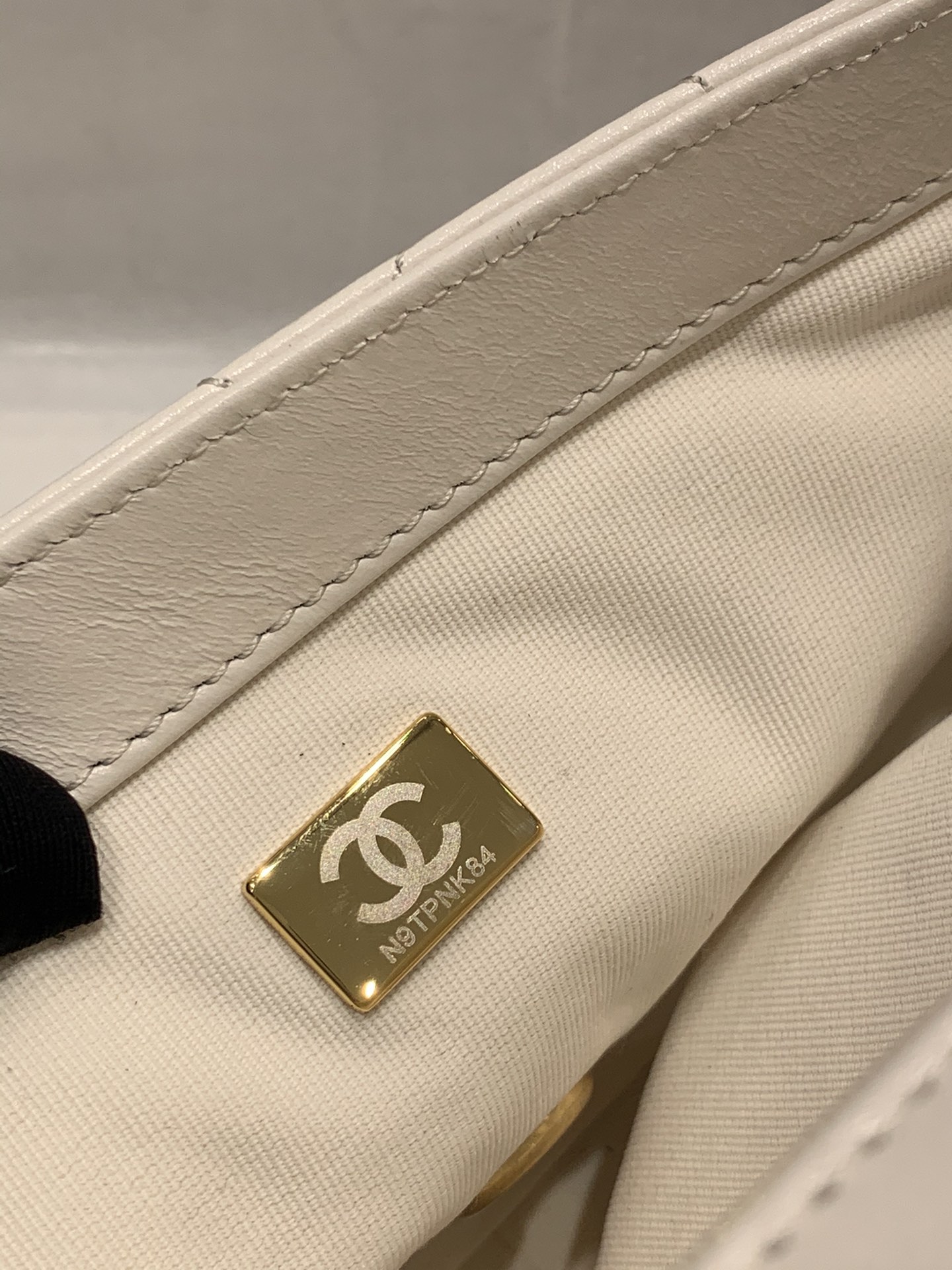 Chanel 2022cc 早春度假系列 全球抢爆走秀款珍珠包 大号 珍珠双C logo 原厂小牛皮 23x7.5x15.5cm