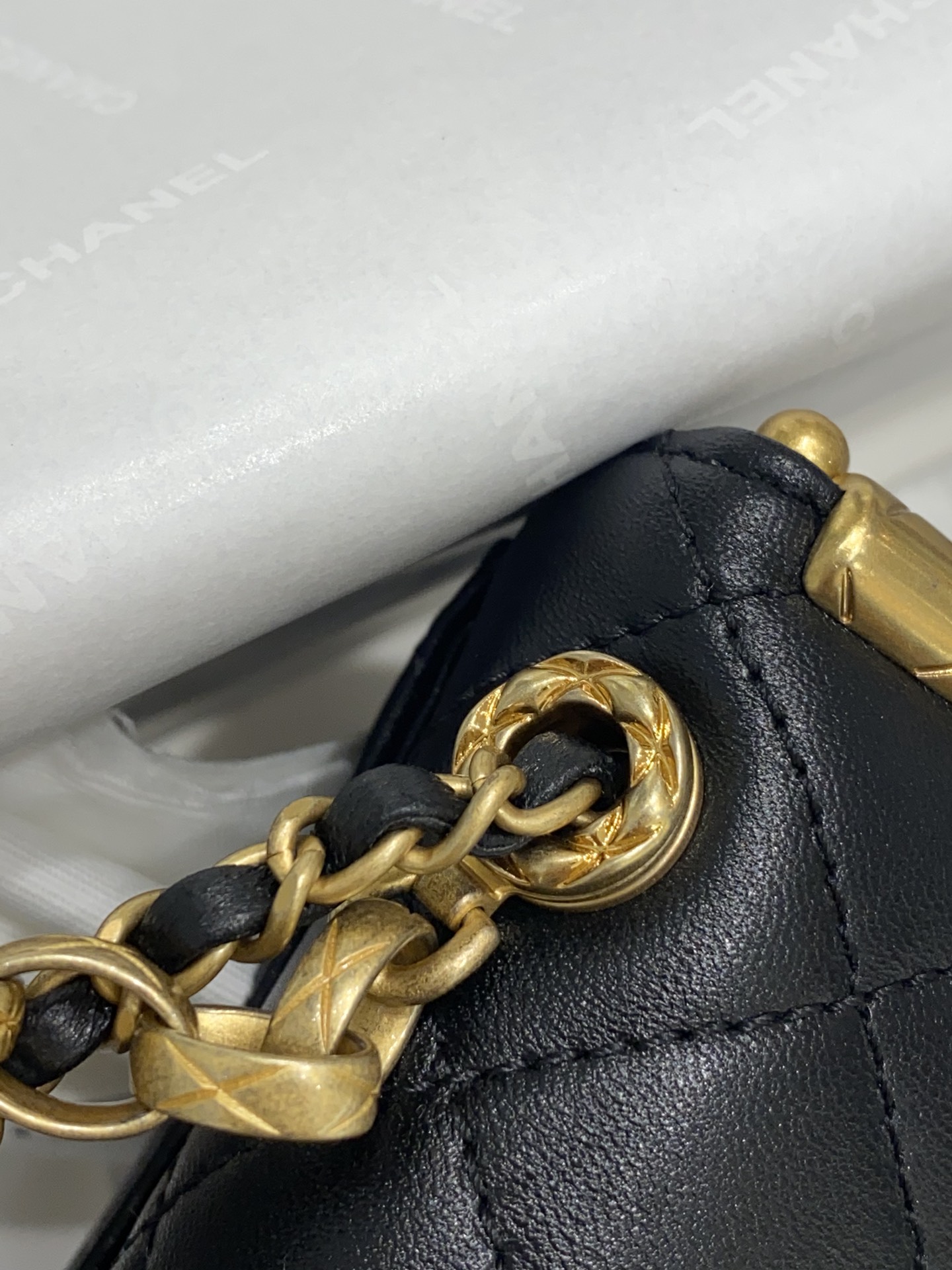 早秋高级系列 →kiss lock bag 小号 搭扣包 黑金 皮质：小羊皮 内里土豪金 尺寸：11/14/7
