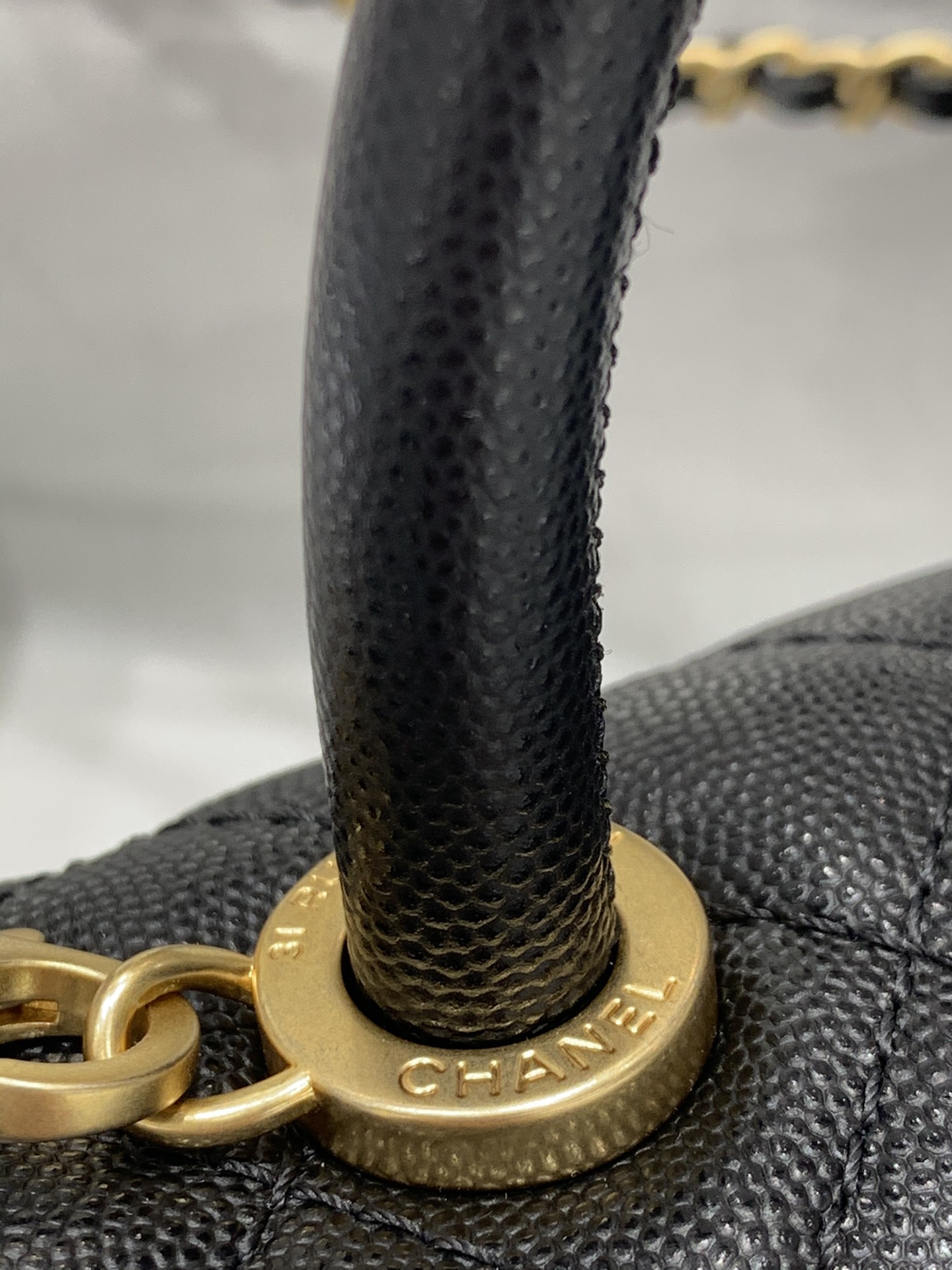 《Coco handle》顶级代购版  原厂鱼子酱牛皮～球纹皮手柄 黑色 做旧五金  双隔层 高端大气且实用  尺寸24cm 小号