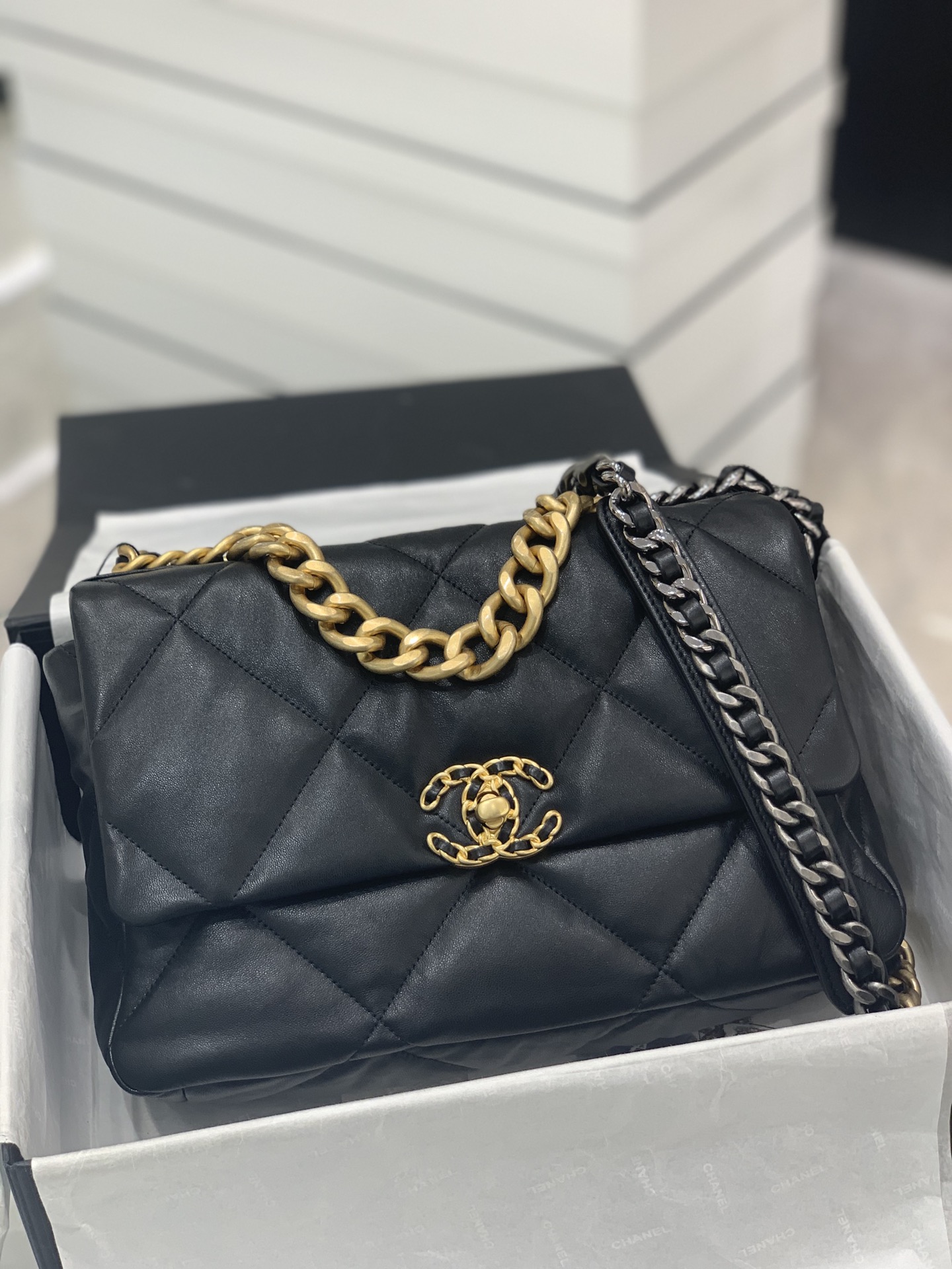 Chanel手袋 19系列 口盖包 中号 黑色  正品皮 中号尺寸：20x30x10cm