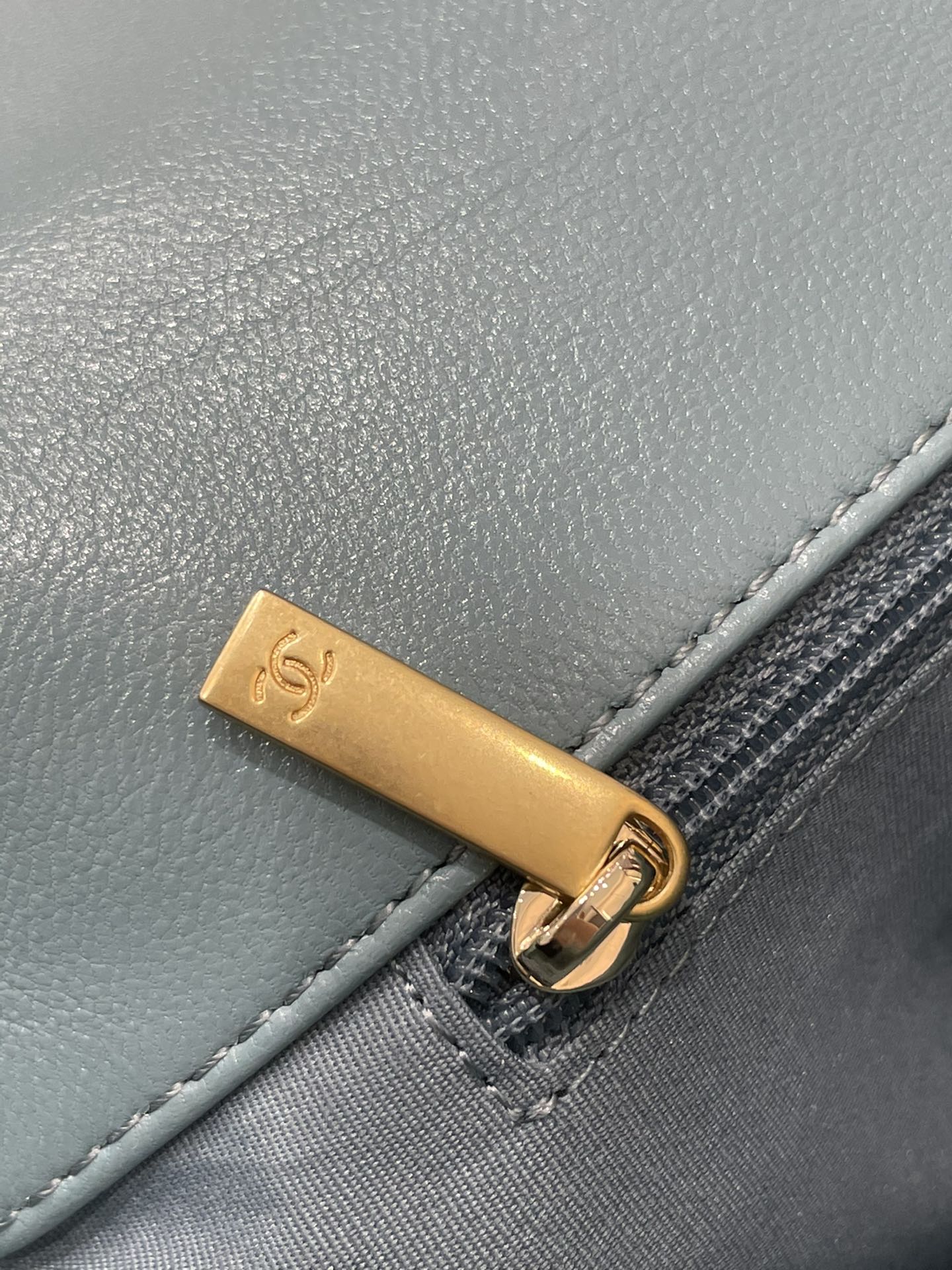 Chanel手袋 19系列 口盖包 中号 天空蓝 正品皮 中号尺寸：20x30x10cm