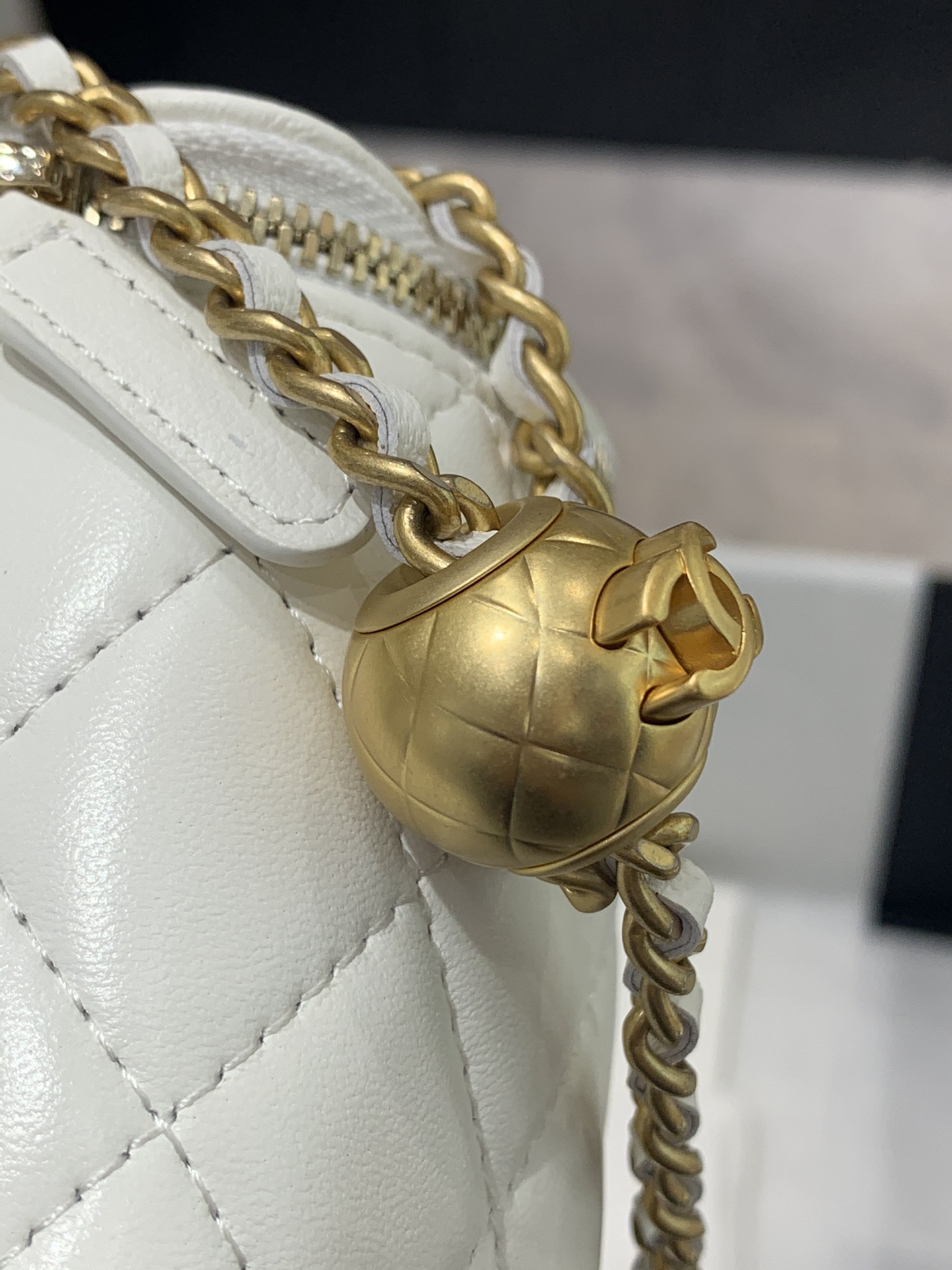 2021春夏新色→白雪公主系列金球盒子包 高品质 小羊皮 金球可以随意调节链条长度  尺寸8.5-11-7cm
