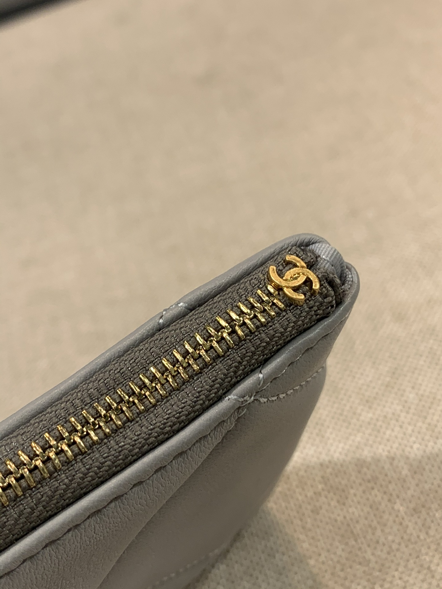 年度大热19系列小手包 放大的菱格纹 皮穿链的风格 12×20×1cm
