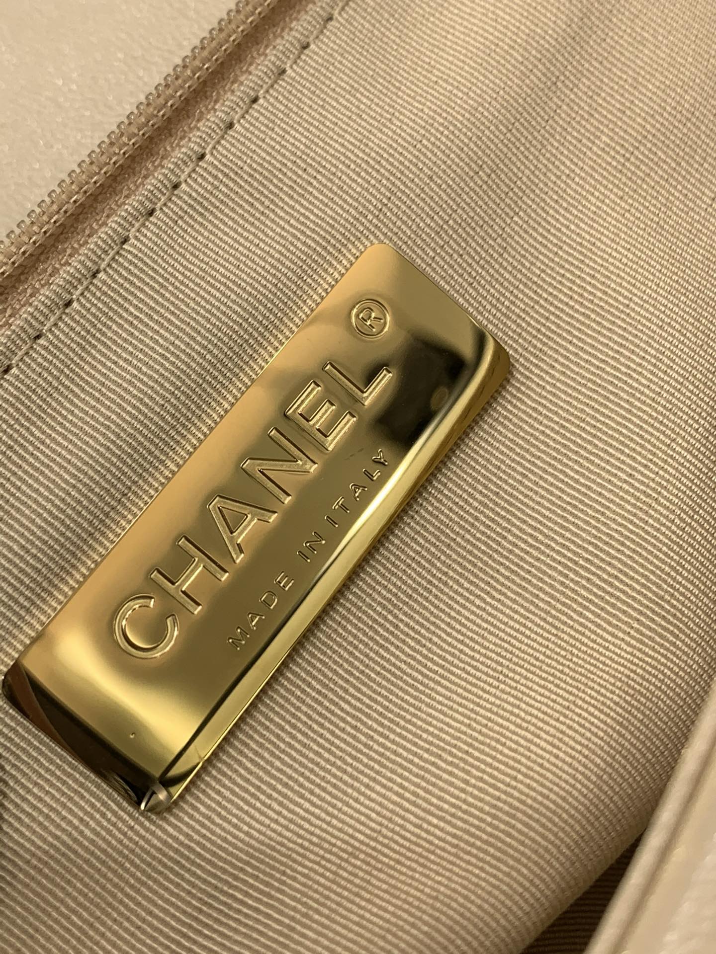 Chanel手袋 19系列 口盖包 中号 杏色 正品皮 中号尺寸：20x30x10cm
