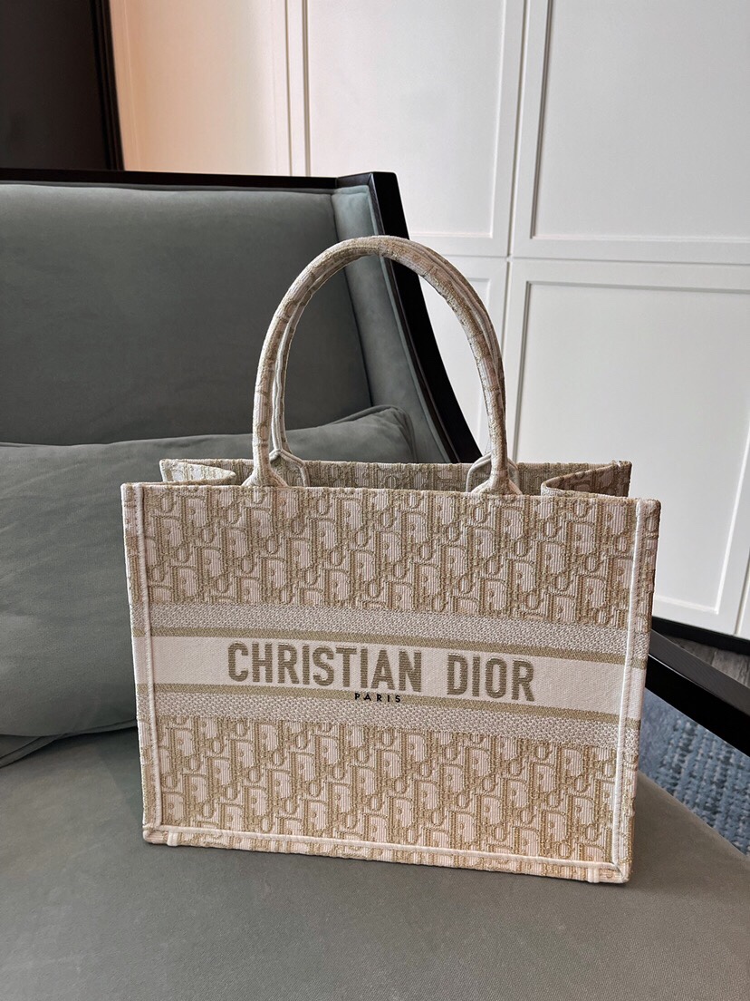 Dior Book Tote 购物袋 中号 36.5cm 金线刺绣