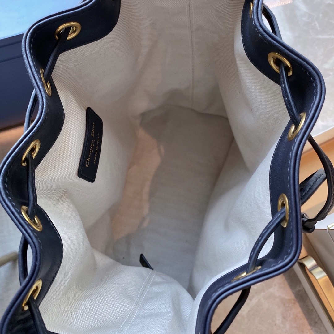 DIOR Oblique帆布刺绣 水桶包/21.5cm CD金属链条肩带彰显现代优雅感
