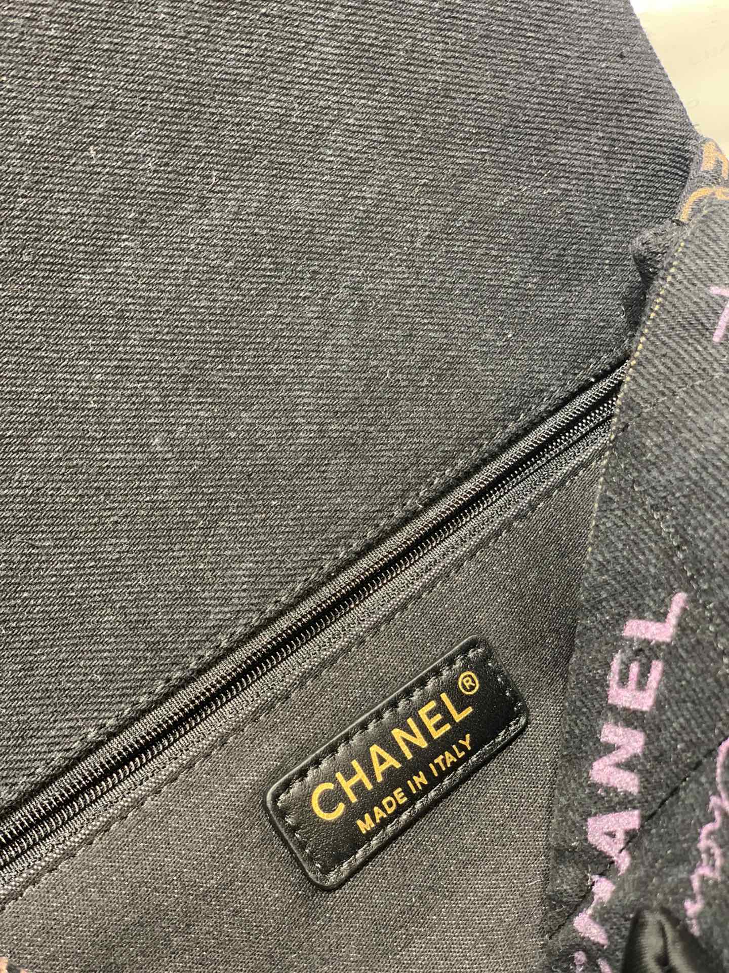 Chanel 22p 涂鸦牛仔cf包 碳灰色 字母涂鸦艺术 大号：28×6×16cm