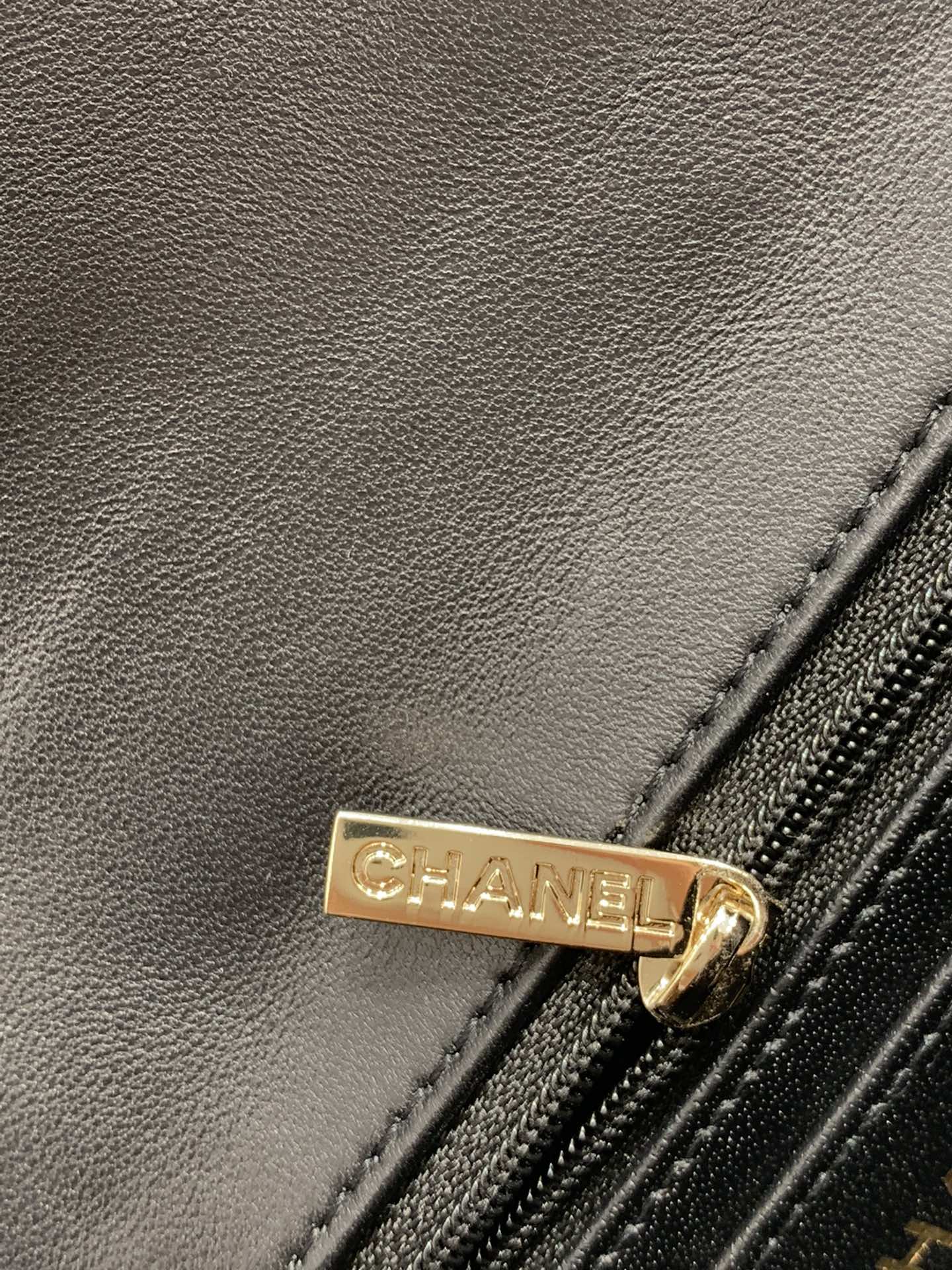 黑色羊皮浅金扣  Chanel 2022春夏系列mini cf handle  【CF手柄包】20×7×14cm
