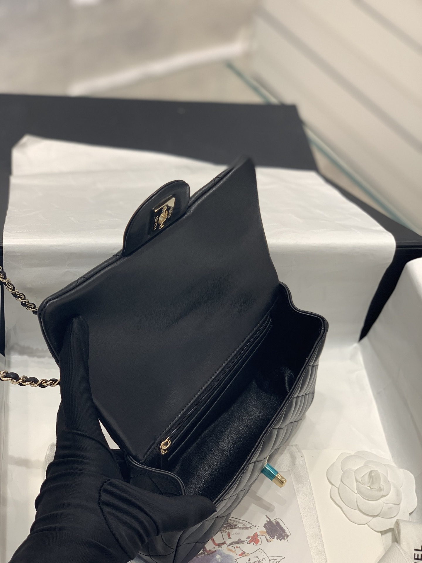 黑色羊皮浅金扣  Chanel 2022春夏系列mini cf handle  【CF手柄包】20×7×14cm