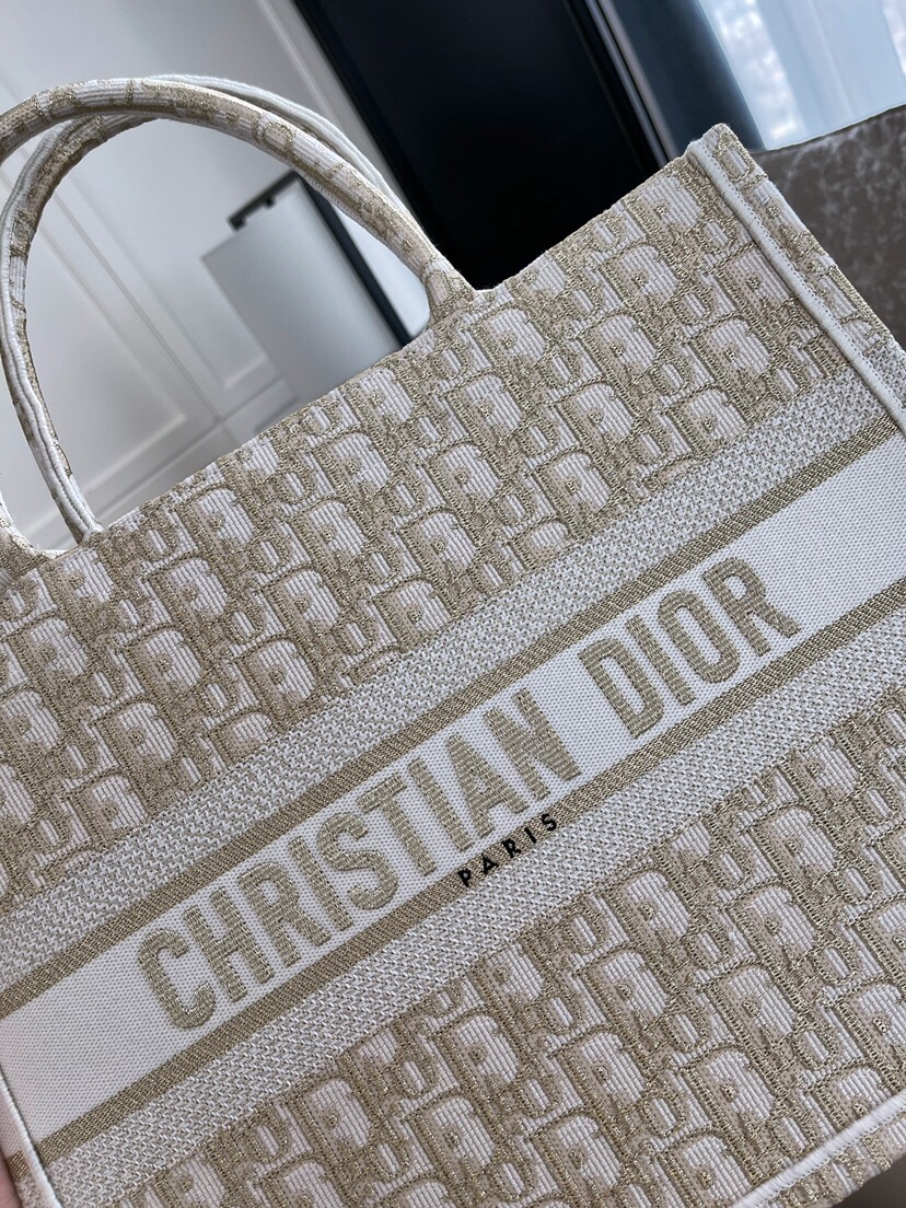 Dior Book Tote 购物袋 中号 36.5cm 金线刺绣