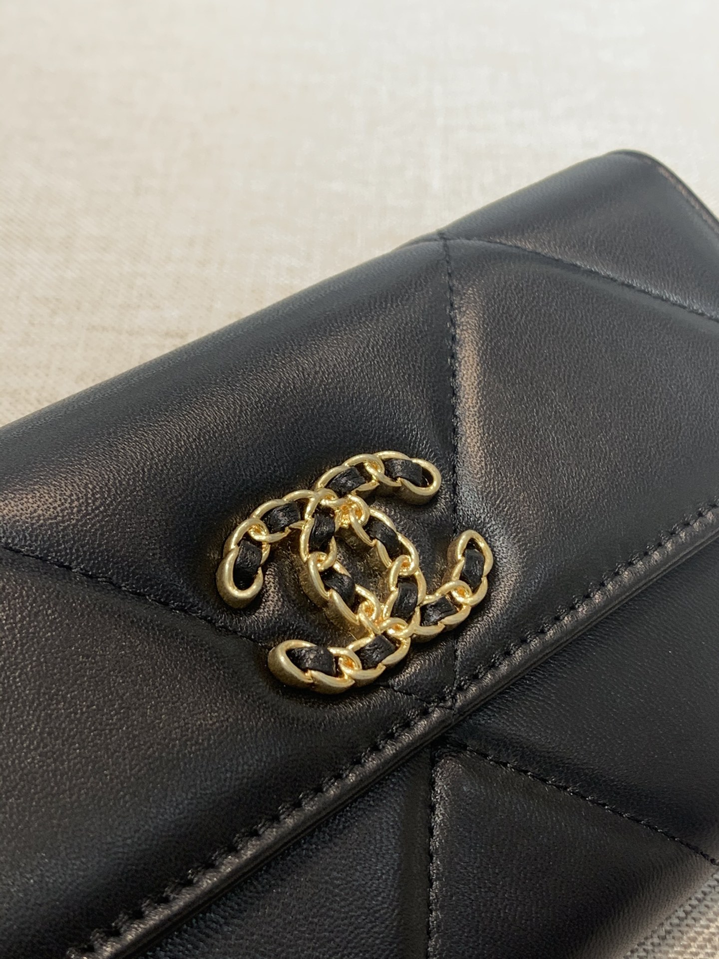 Chanel 19系列 长款钱夹【翻盖款】  高品质  19系列标志性大菱格设计皮穿链大双C 10-19.5-2.5