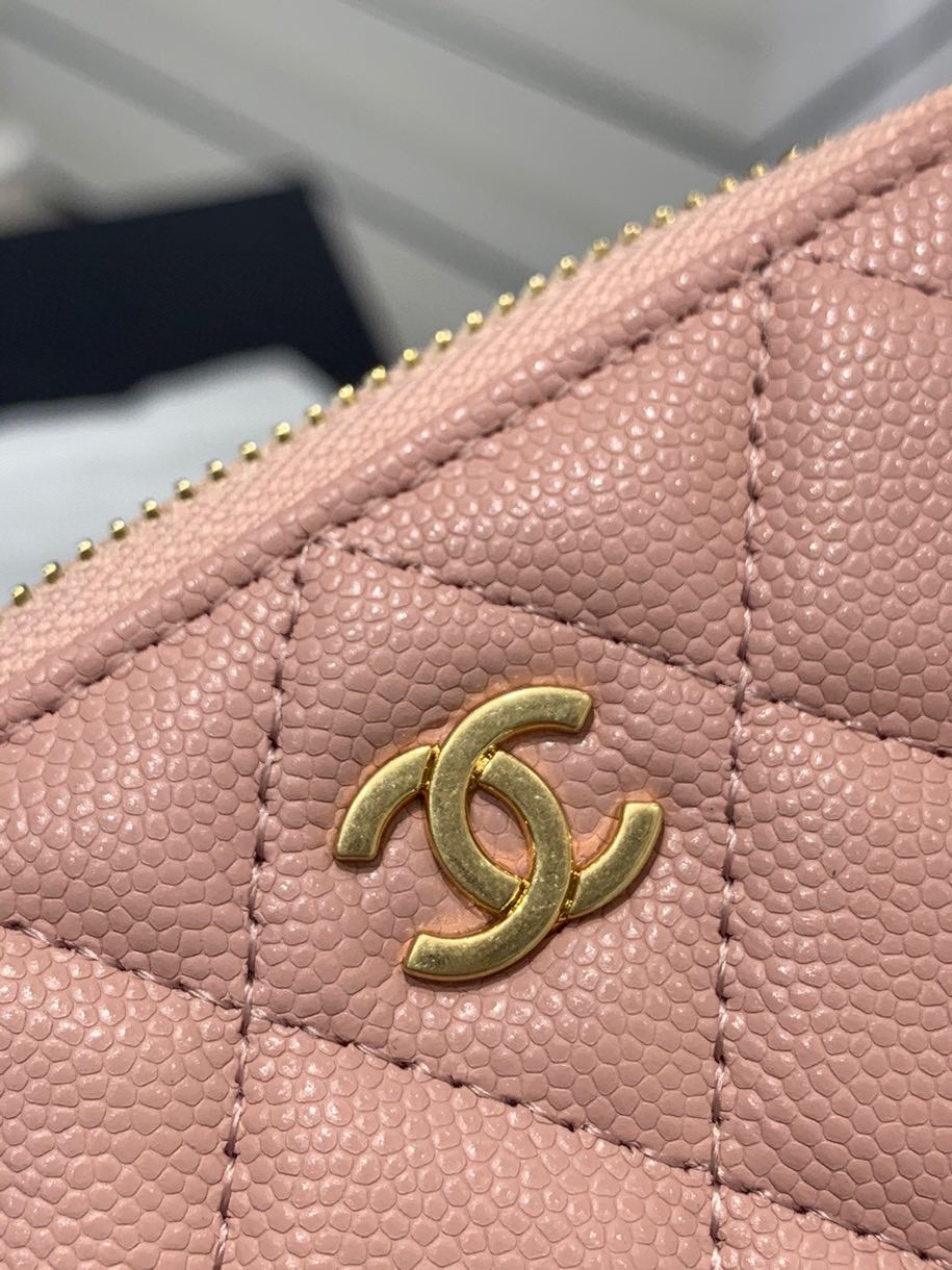 Chanel经典cf系列拉链零钱包  粉色鱼子酱牛皮配砂金扣 参考尺寸:7.5×11×2cm