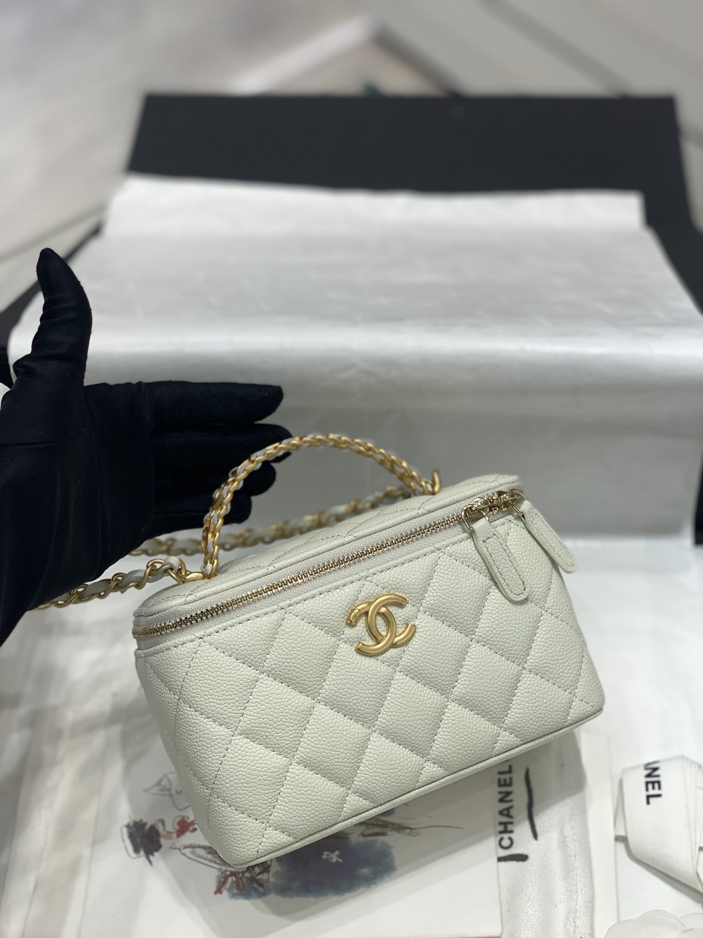 CHANEL 22S 镂空手柄盒子包 可以放下手机，内置口红位 手柄做旧五金 可以放下iphone13pro max 16×10×8cm