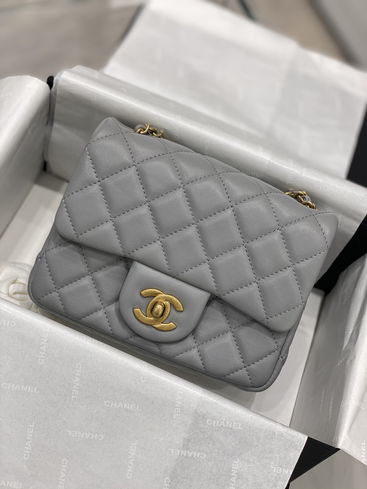 Chanel升级版带芯片～cf【小金球方胖子】  2020新春新款包包 灰色  尺寸13x18x7