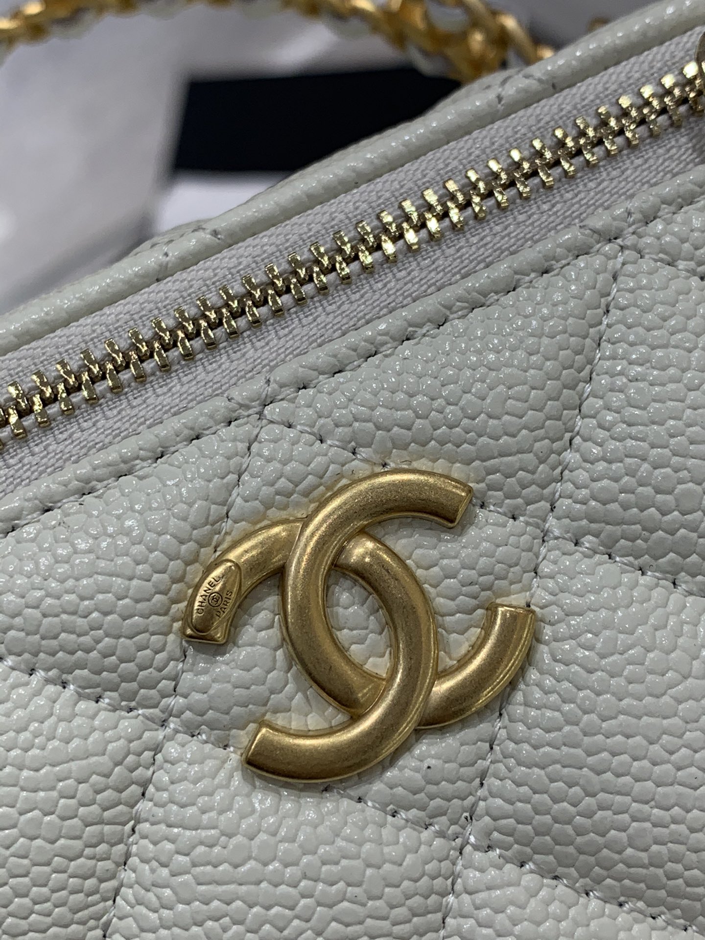CHANEL 22S 镂空手柄盒子包 可以放下手机，内置口红位 手柄做旧五金 可以放下iphone13pro max 16×10×8cm