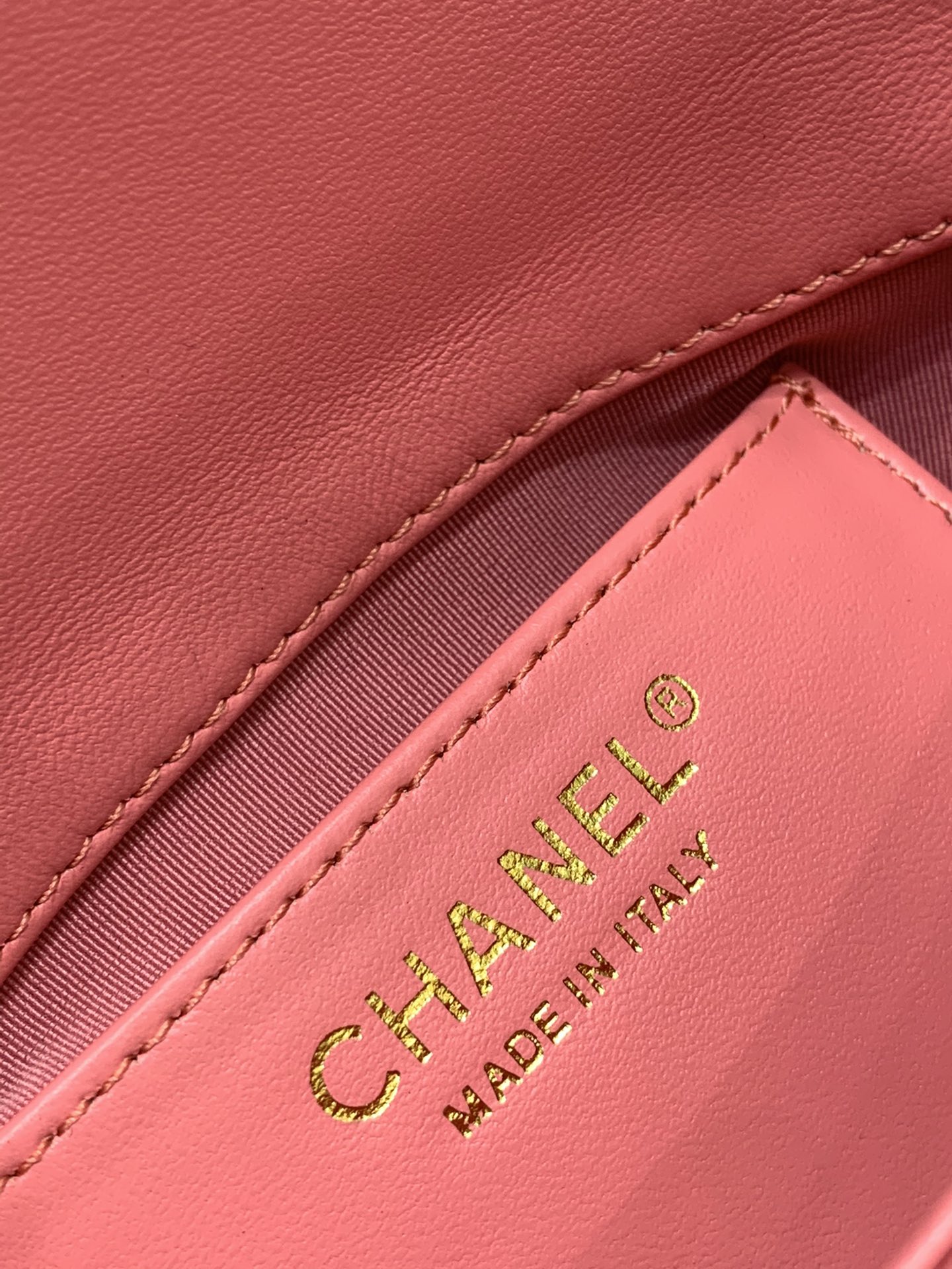 chanel22s粗链条cf腋下包 mini号细节图 小羊皮+复古金yyds mini尺寸 13-17-6cm-广州尚美皮具_原单包包工厂货源 chanel22s粗链条cf腋下包 mini号细节图 小羊皮+复古金yyds mini尺寸 13-17-6cm
