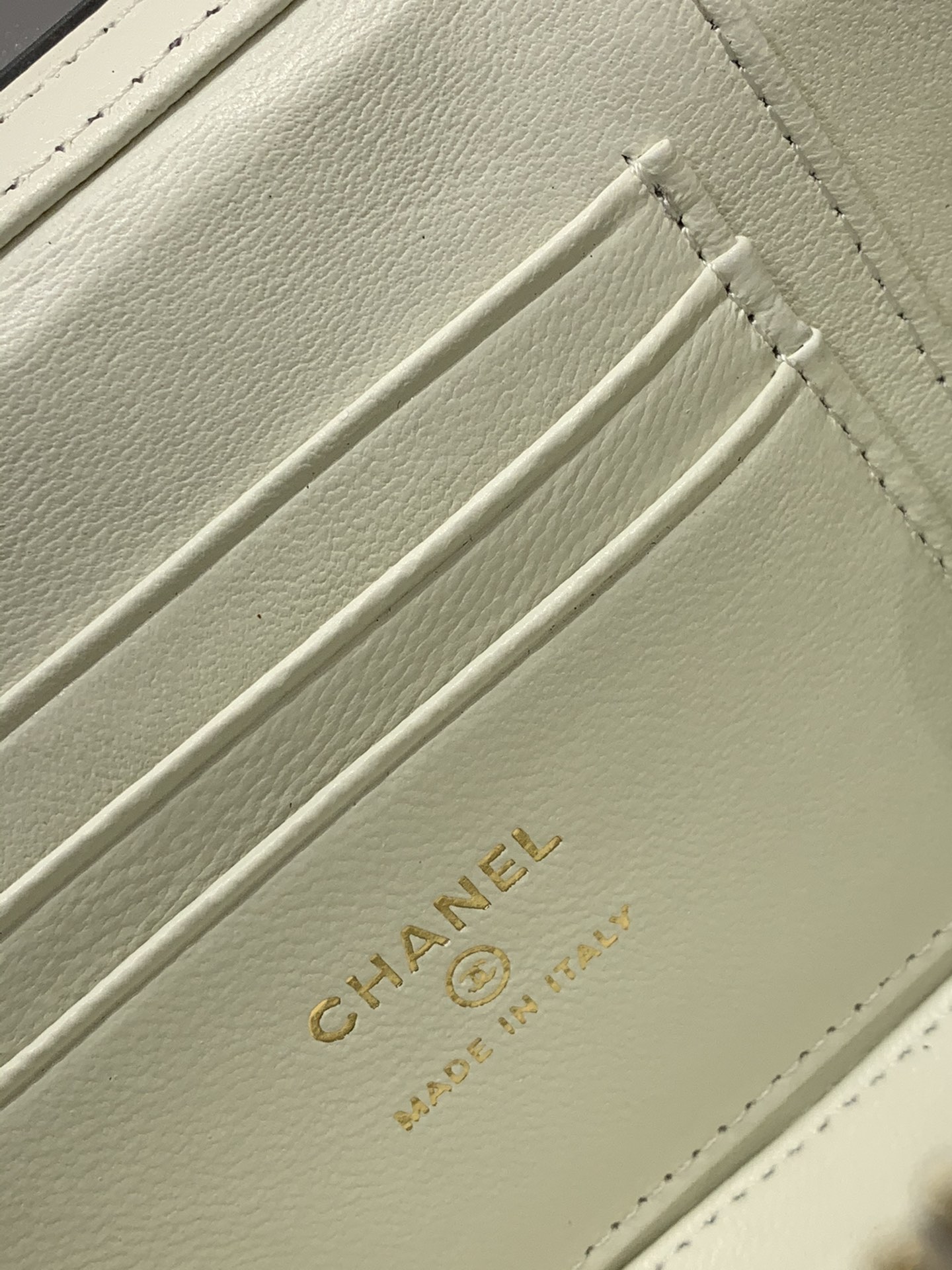 CHANEL 22S 镂空手柄盒子包 可以放下手机，内置口红位 手柄做旧五金 可以放下iphone13pro max 16×10×8cm