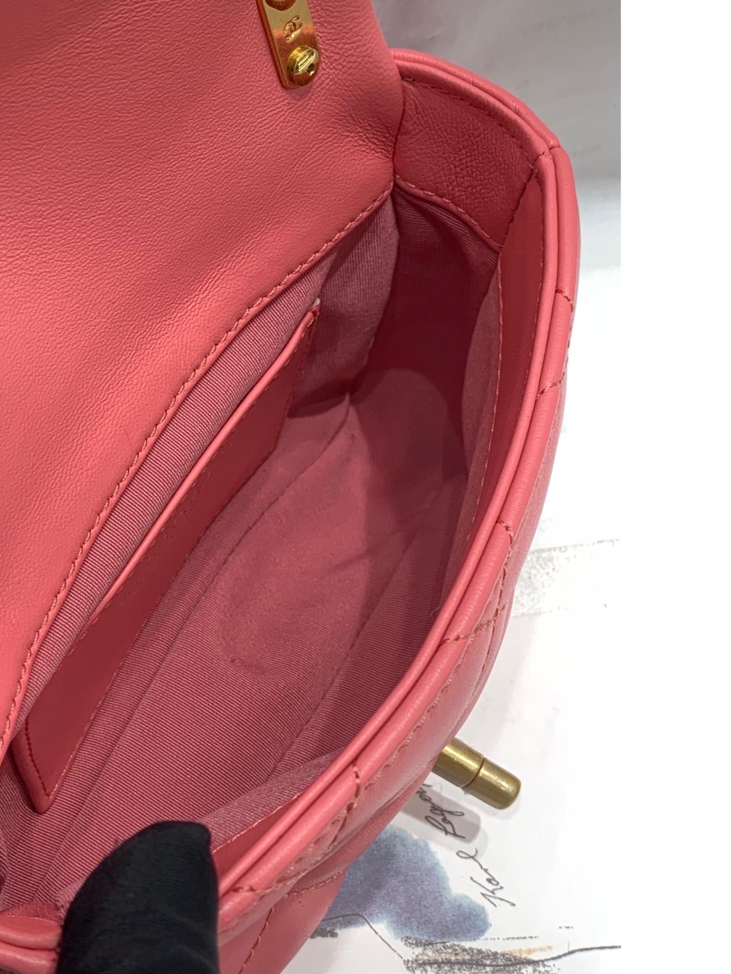 chanel22s粗链条cf腋下包 mini号细节图 小羊皮+复古金yyds mini尺寸 13-17-6cm-广州尚美皮具_原单包包工厂货源 chanel22s粗链条cf腋下包 mini号细节图 小羊皮+复古金yyds mini尺寸 13-17-6cm