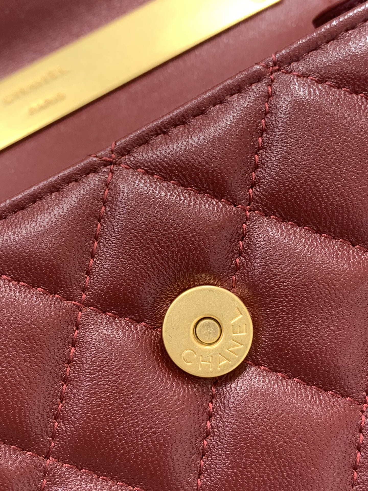 CHANEL 22B珐琅扣手柄包 Kelly 大号 复古金镂空设计 10-18-4.5cm-广州尚美皮具_原单包包工厂货源 CHANEL 22B珐琅扣手柄包 Kelly 大号 复古金镂空设计 10-18-4.5cm