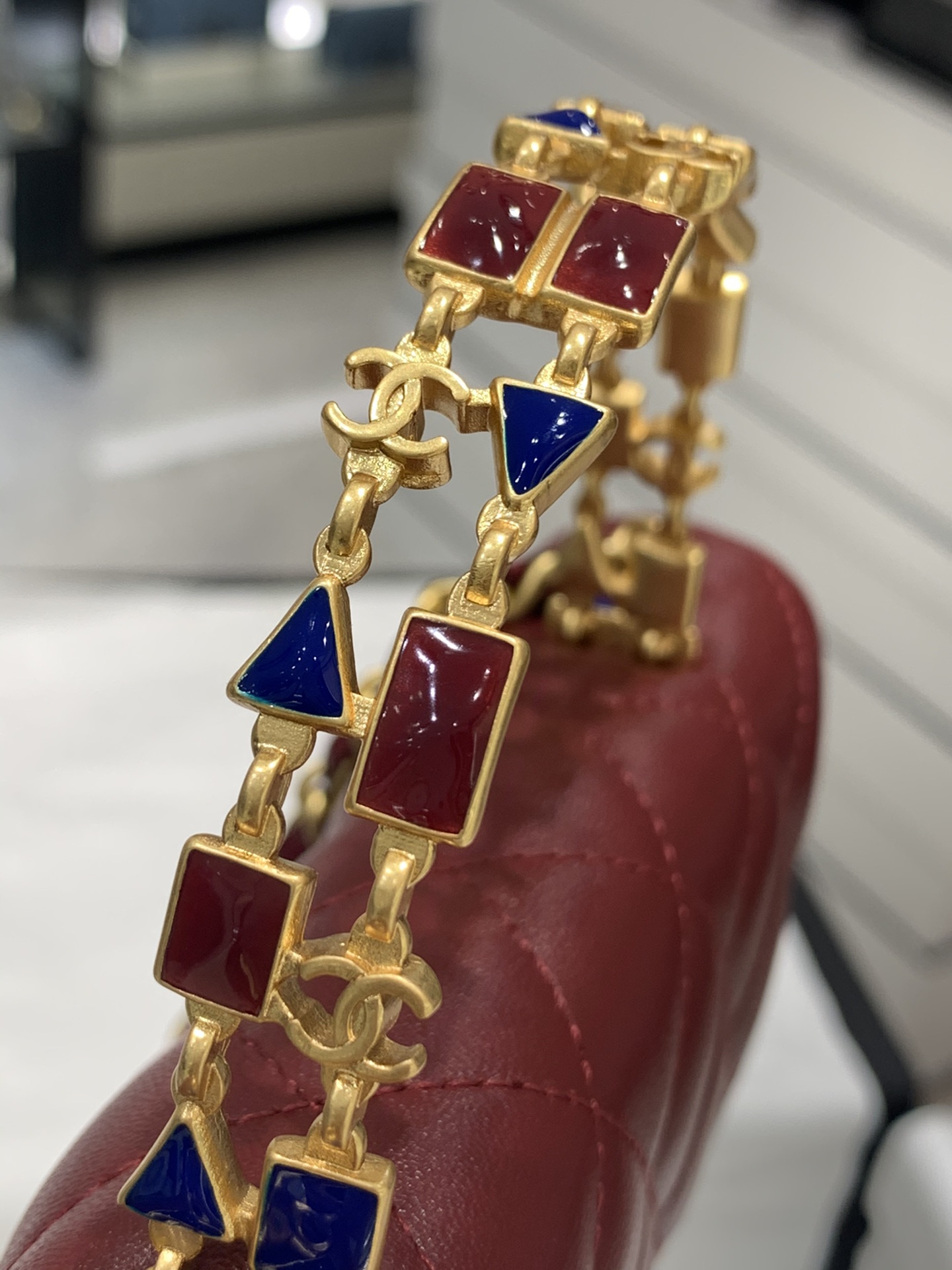 CHANEL 22B珐琅扣手柄包 Kelly 大号 复古金镂空设计 10-18-4.5cm-广州尚美皮具_原单包包工厂货源 CHANEL 22B珐琅扣手柄包 Kelly 大号 复古金镂空设计 10-18-4.5cm