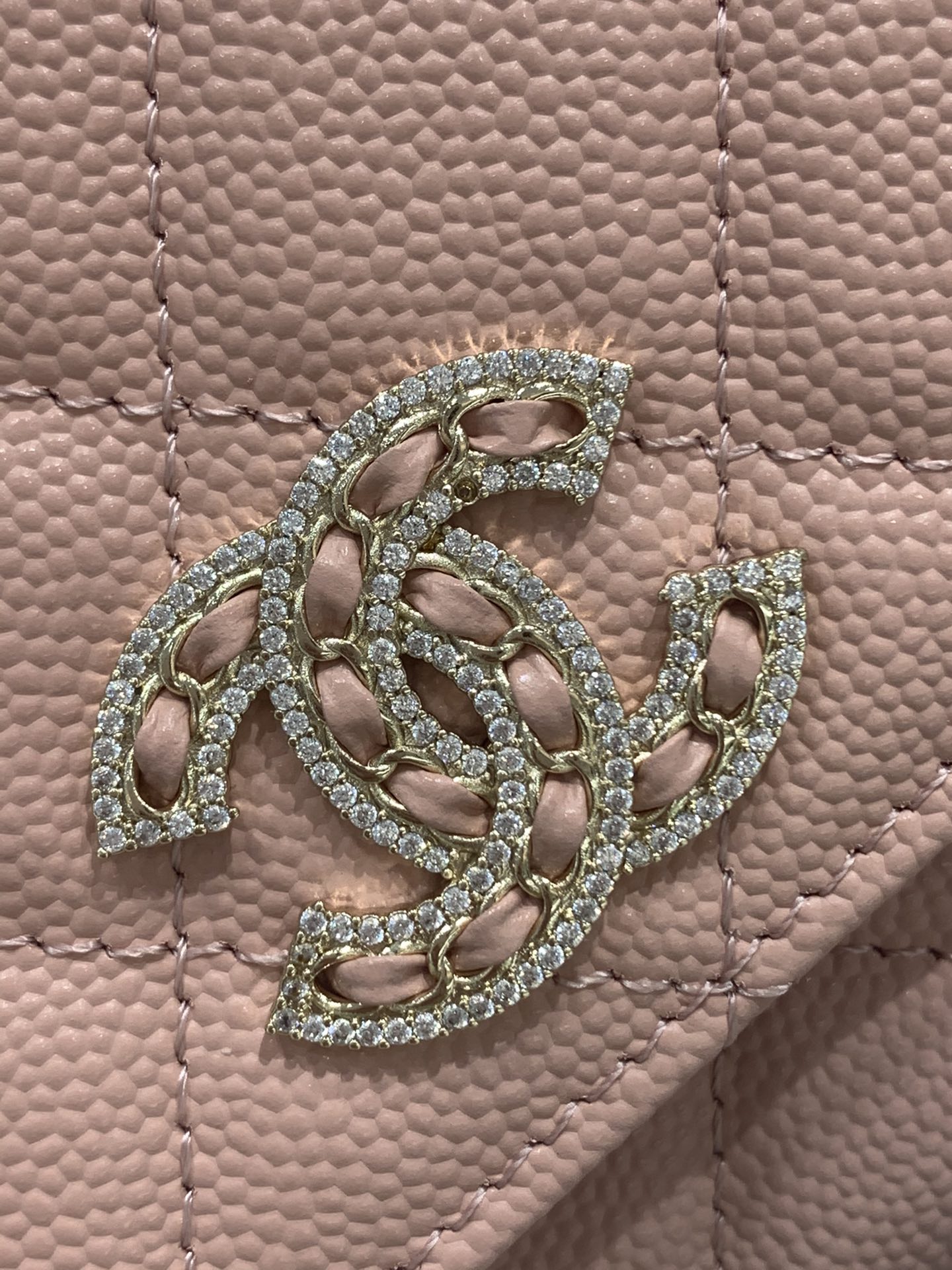 Chanel 最新设计→钻扣Woc发财包 鱼子酱牛皮 搭配水钻 闪亮亮blingbling-广州尚美皮具_原单包包工厂货源 Chanel 最新设计→钻扣Woc发财包 鱼子酱牛皮 搭配水钻 闪亮亮blingbling