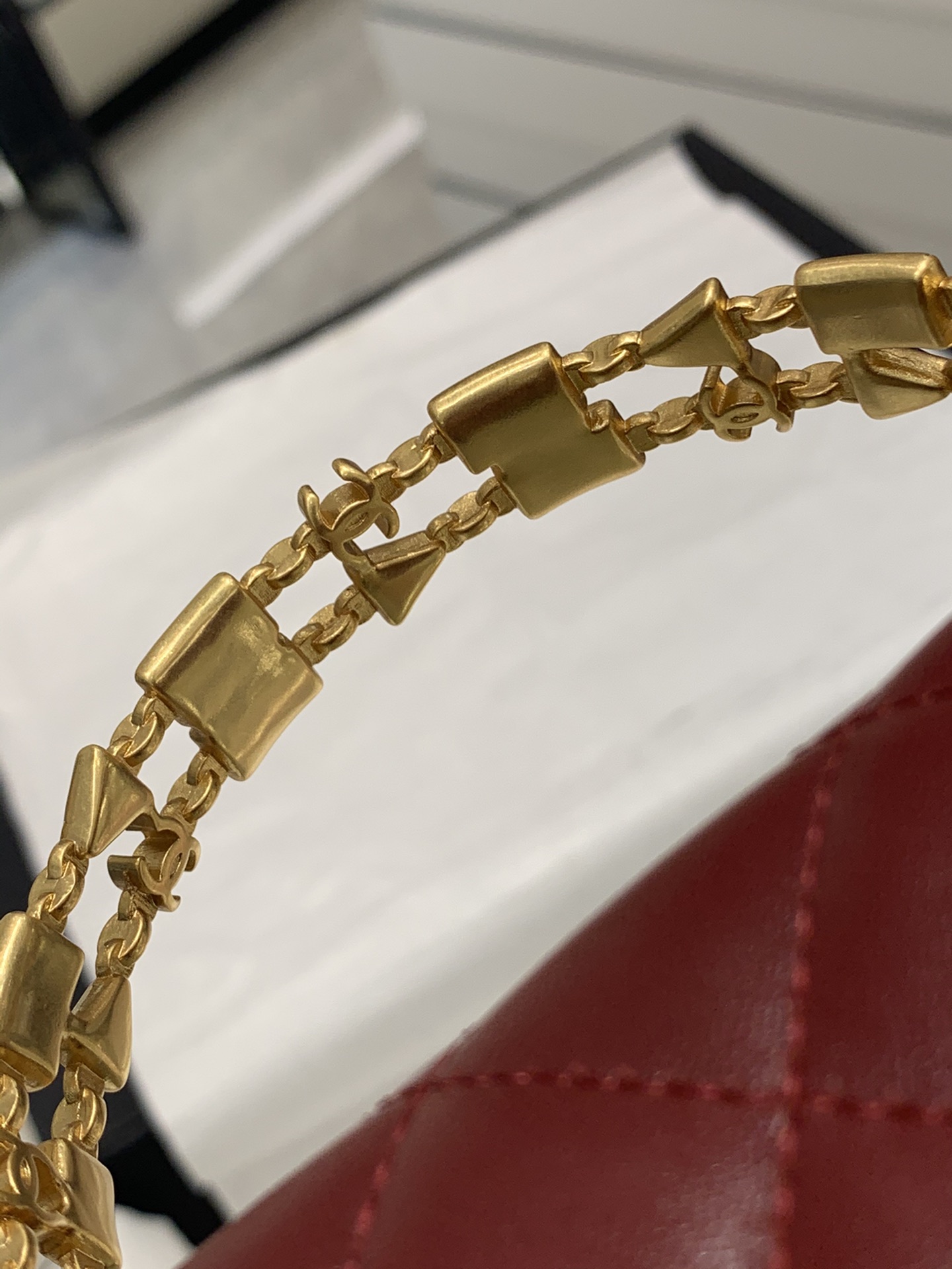 CHANEL 22B珐琅扣手柄包 Kelly 大号 复古金镂空设计 10-18-4.5cm-广州尚美皮具_原单包包工厂货源 CHANEL 22B珐琅扣手柄包 Kelly 大号 复古金镂空设计 10-18-4.5cm