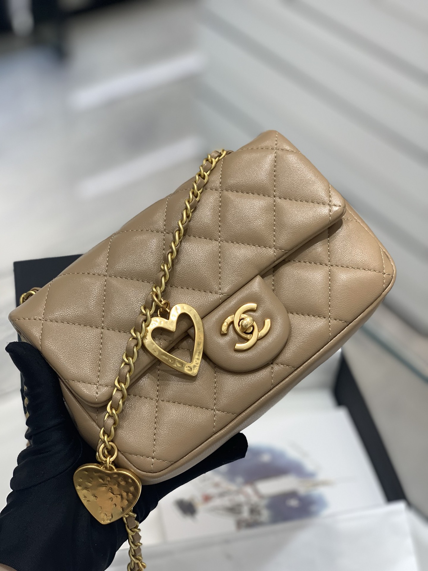 Chanel 上新啦 唯一的限量版 爱心链条mini cf cf经典版型加上爱心吊坠 18cm-广州尚美皮具_原单包包工厂货源 Chanel 上新啦 唯一的限量版 爱心链条mini cf cf经典版型加上爱心吊坠 18cm