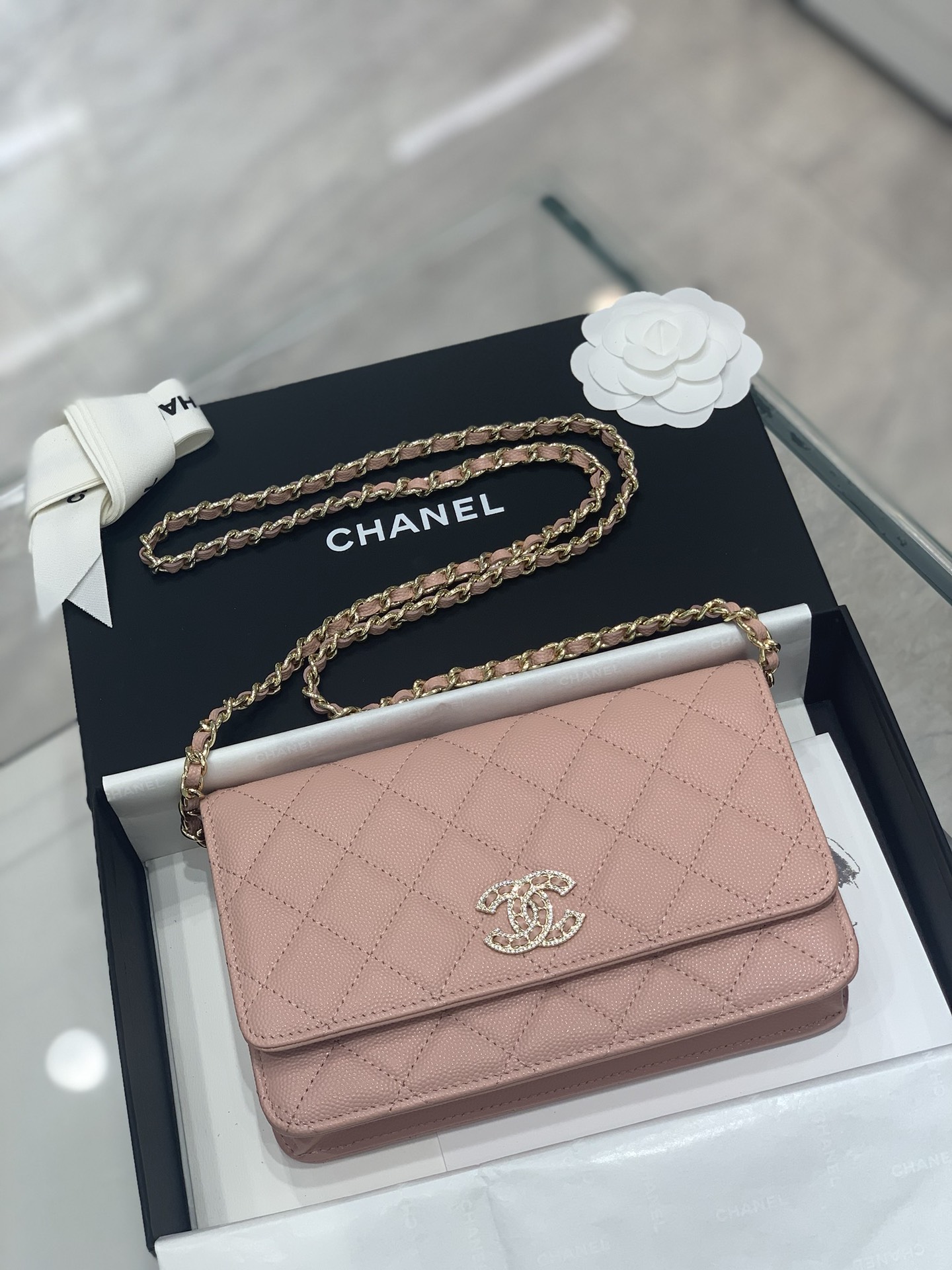 Chanel 最新设计→钻扣Woc发财包 鱼子酱牛皮 搭配水钻 闪亮亮blingbling-广州尚美皮具_原单包包工厂货源 Chanel 最新设计→钻扣Woc发财包 鱼子酱牛皮 搭配水钻 闪亮亮blingbling