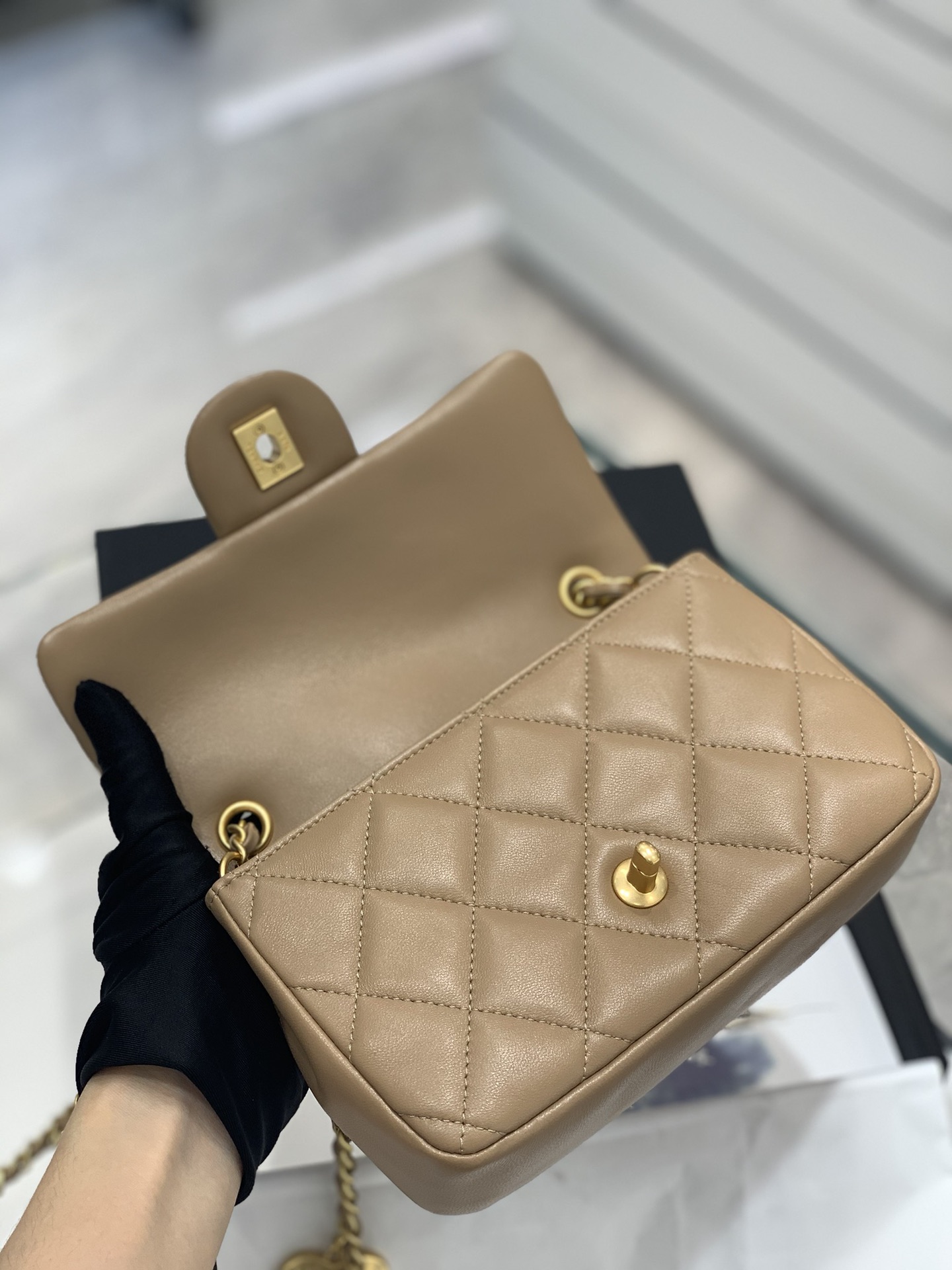 Chanel 上新啦 唯一的限量版 爱心链条mini cf cf经典版型加上爱心吊坠 18cm-广州尚美皮具_原单包包工厂货源 Chanel 上新啦 唯一的限量版 爱心链条mini cf cf经典版型加上爱心吊坠 18cm
