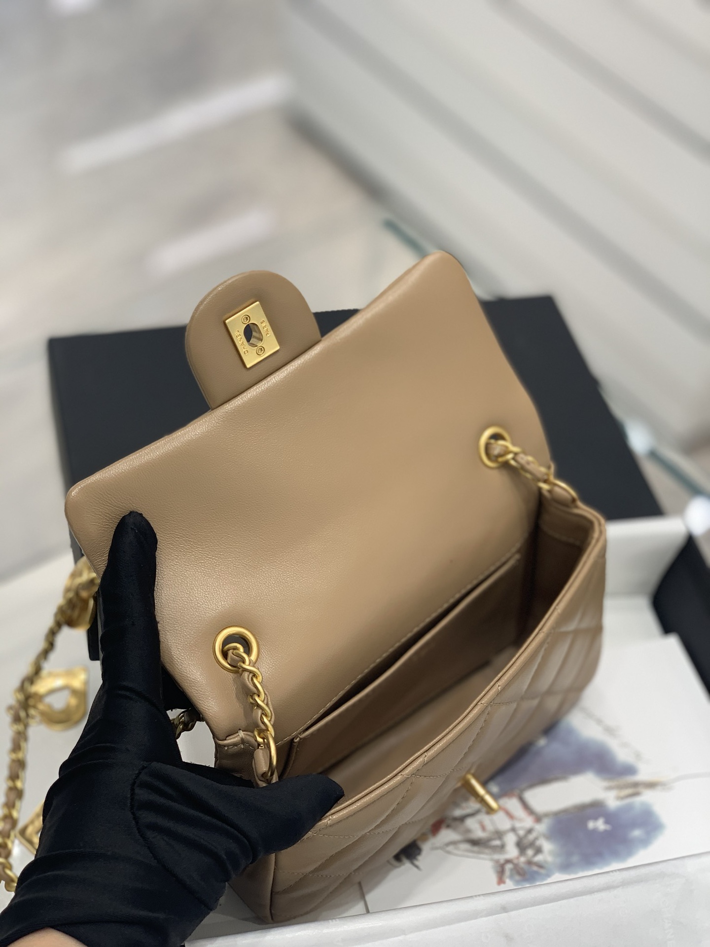 Chanel 上新啦 唯一的限量版 爱心链条mini cf cf经典版型加上爱心吊坠 18cm-广州尚美皮具_原单包包工厂货源 Chanel 上新啦 唯一的限量版 爱心链条mini cf cf经典版型加上爱心吊坠 18cm